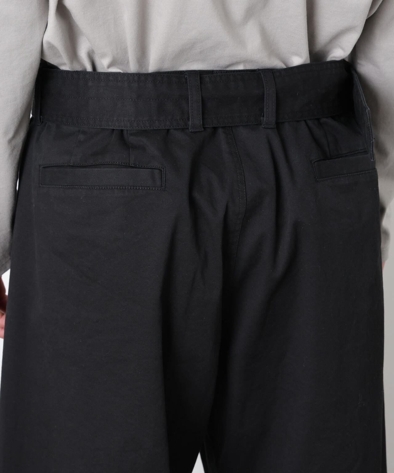 「ASSEMBLANC」ベルテッド3Dパンツ