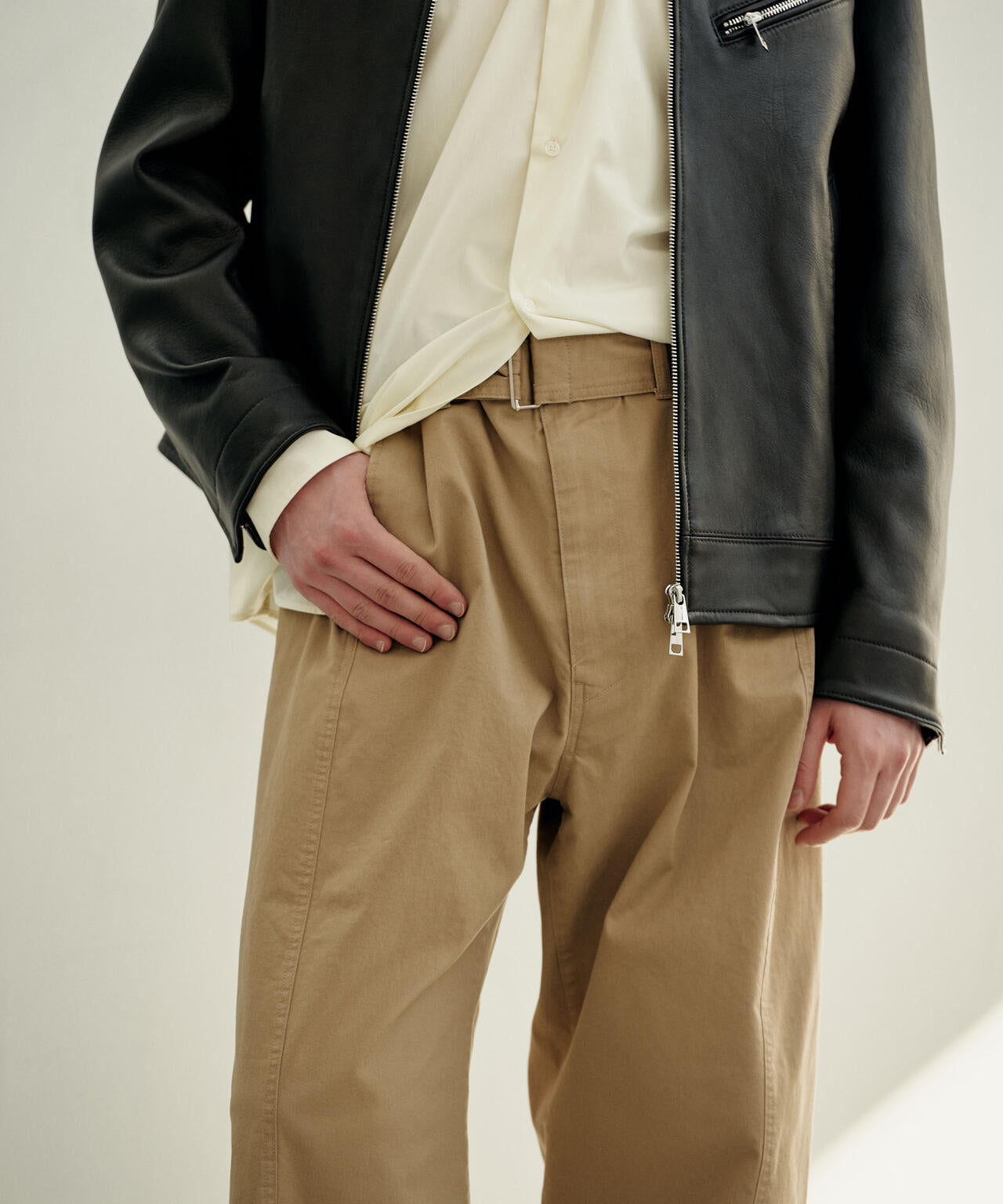 「ASSEMBLANC」ベルテッド3Dパンツ