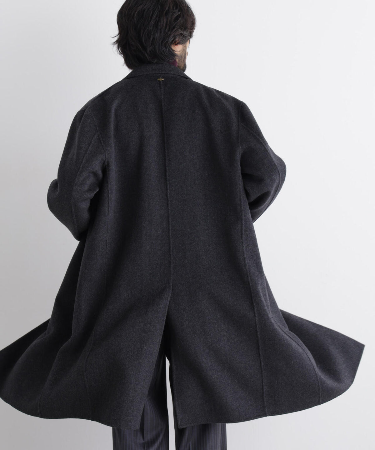 「ASSEMBLANC」 カシミヤブレンドリバーピークドラペルダブルコート