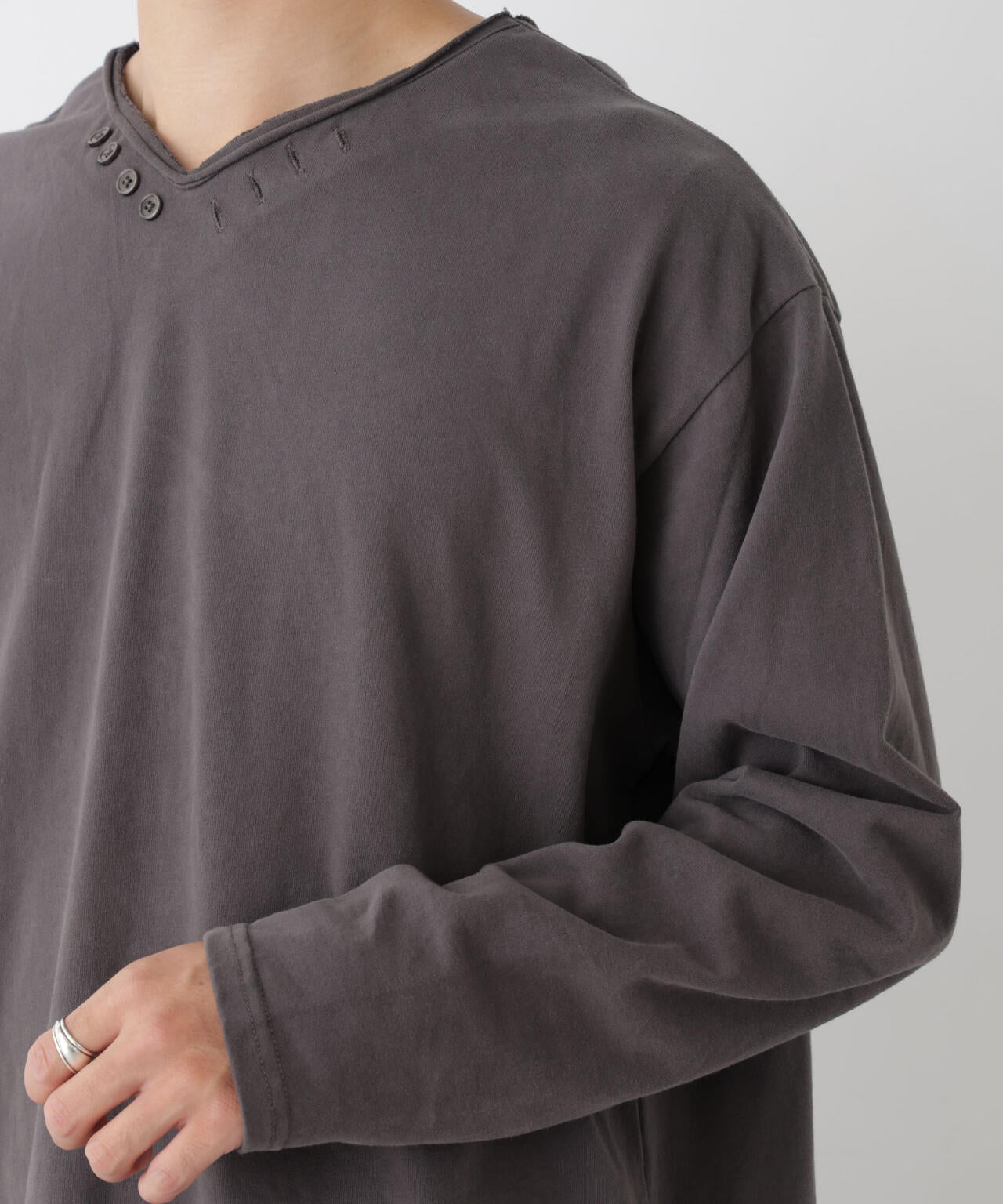 「surplus」デザインヘンリーネックTシャツ 長袖