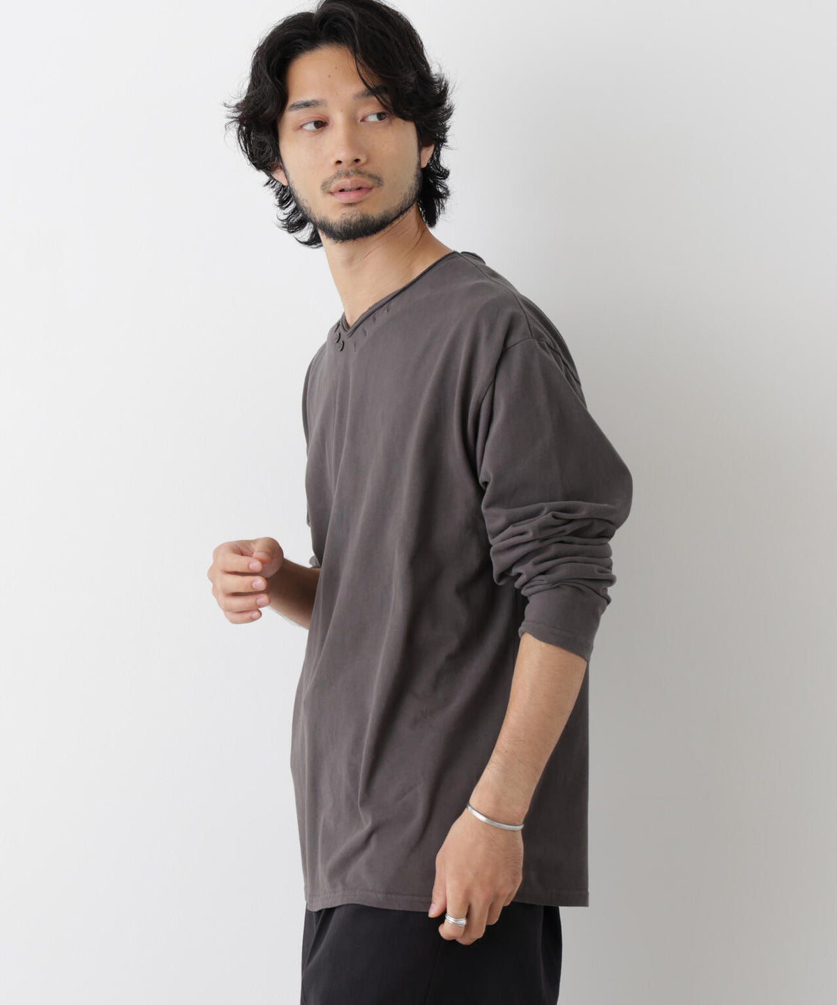 「surplus」デザインヘンリーネックTシャツ 長袖