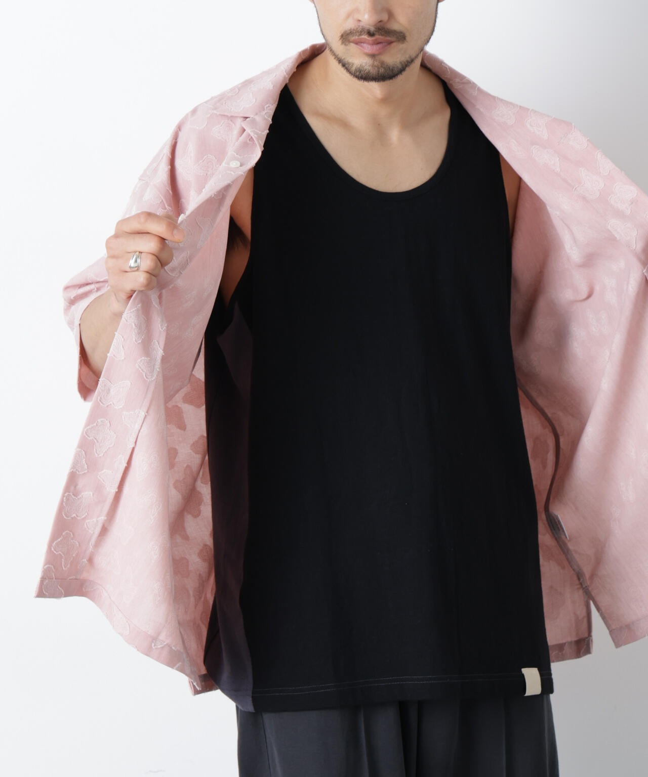 180cm B:89 W:70 H:91 着用サイズ:L