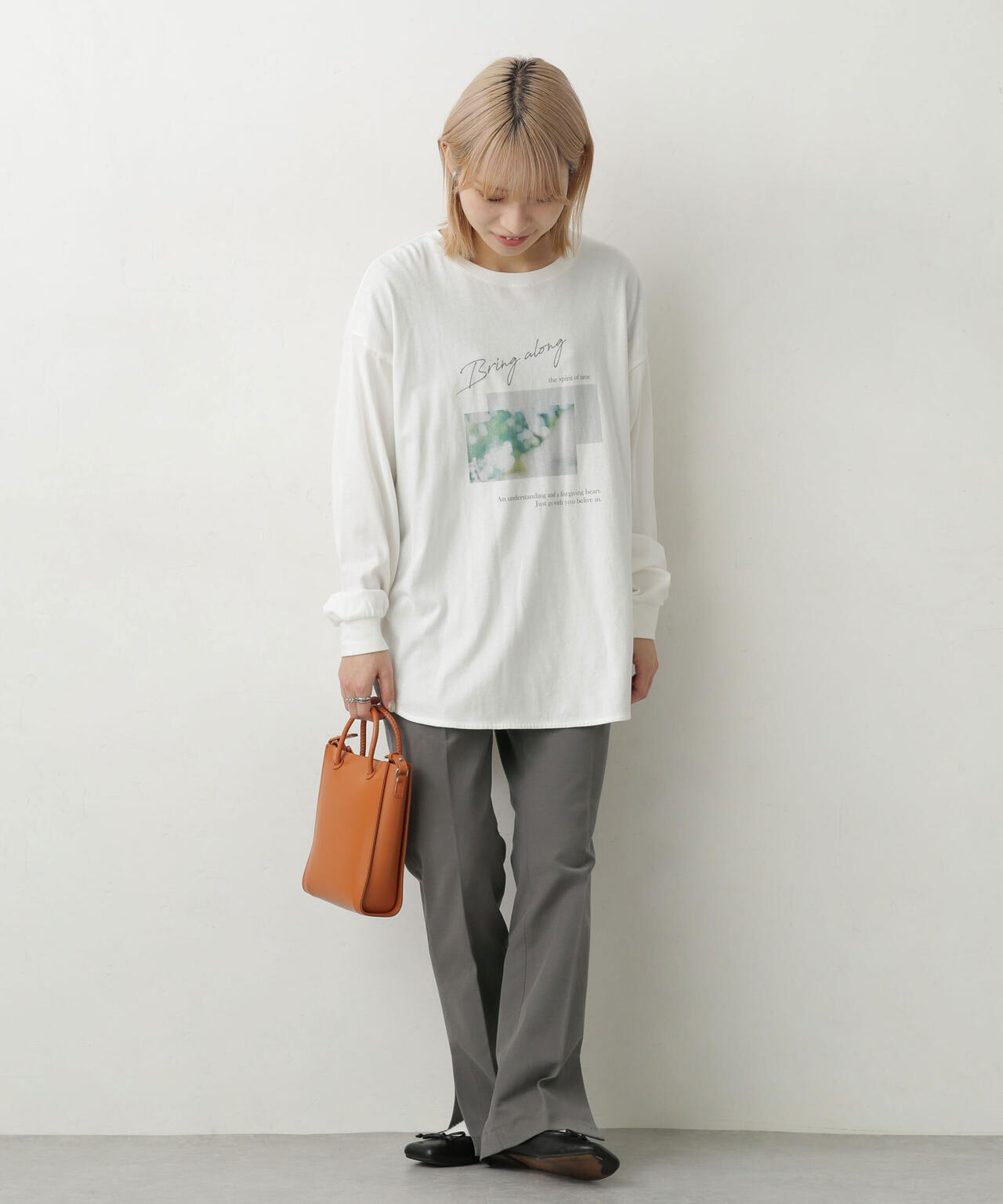 ストレッチツイルセミフレアパンツ