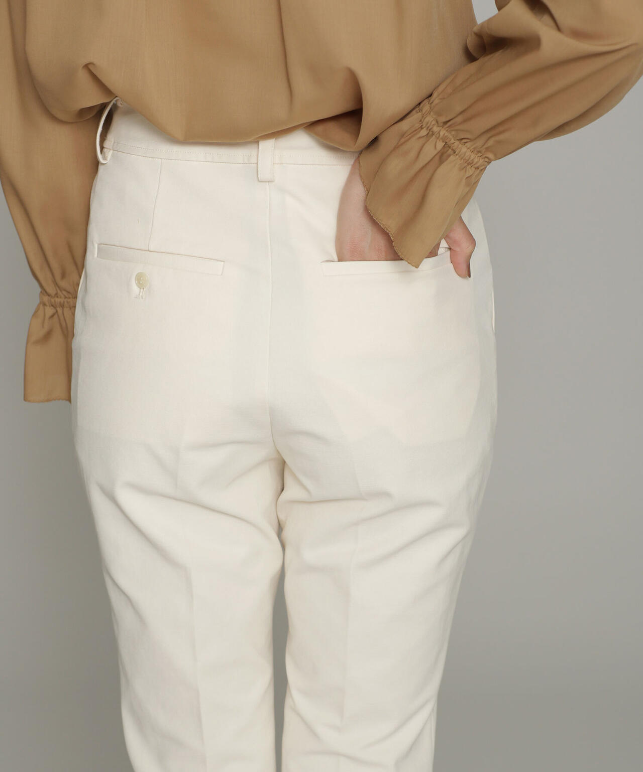 ストレッチツイルセミフレアパンツ
