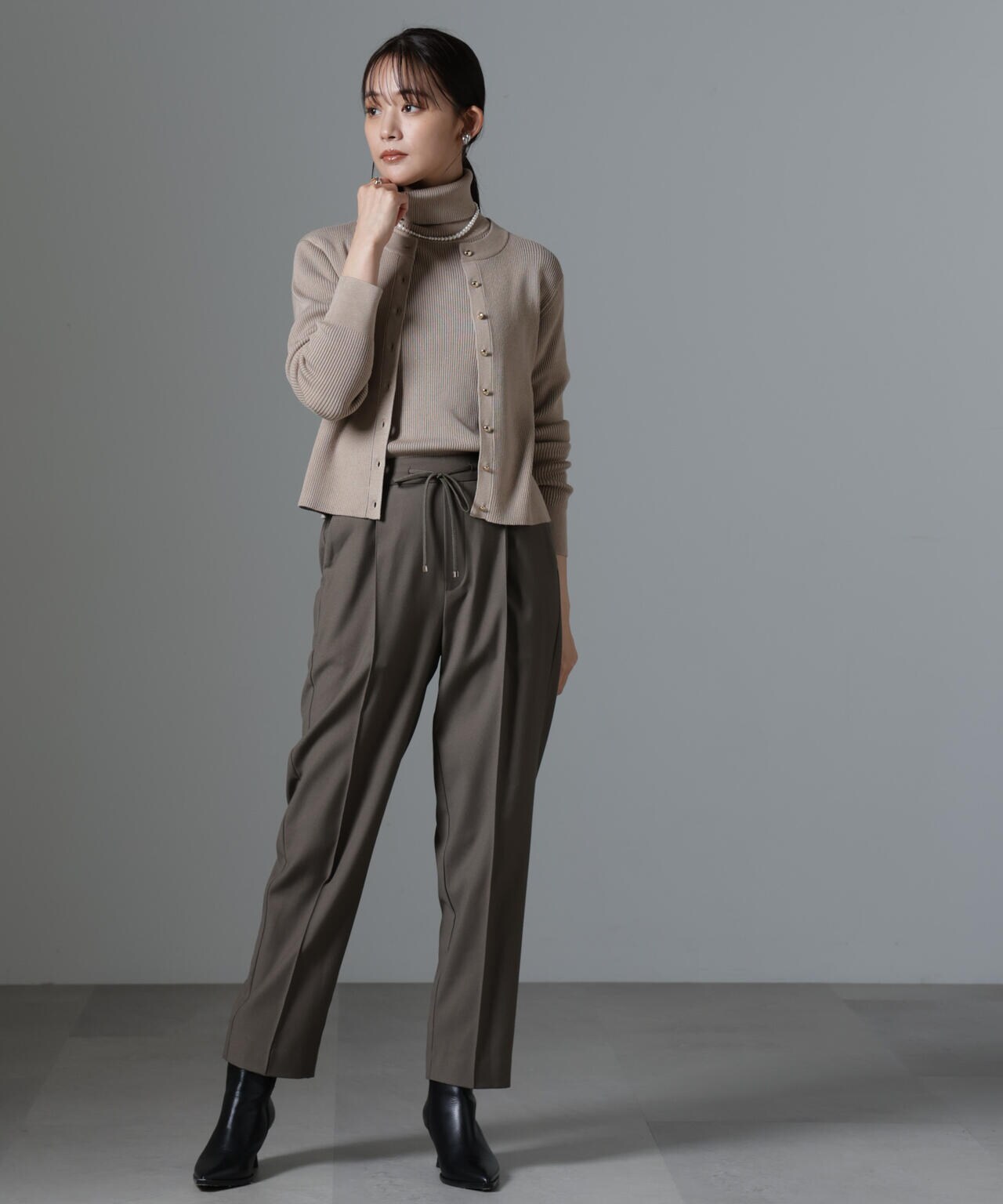 椿オイル加工リブタートルニット