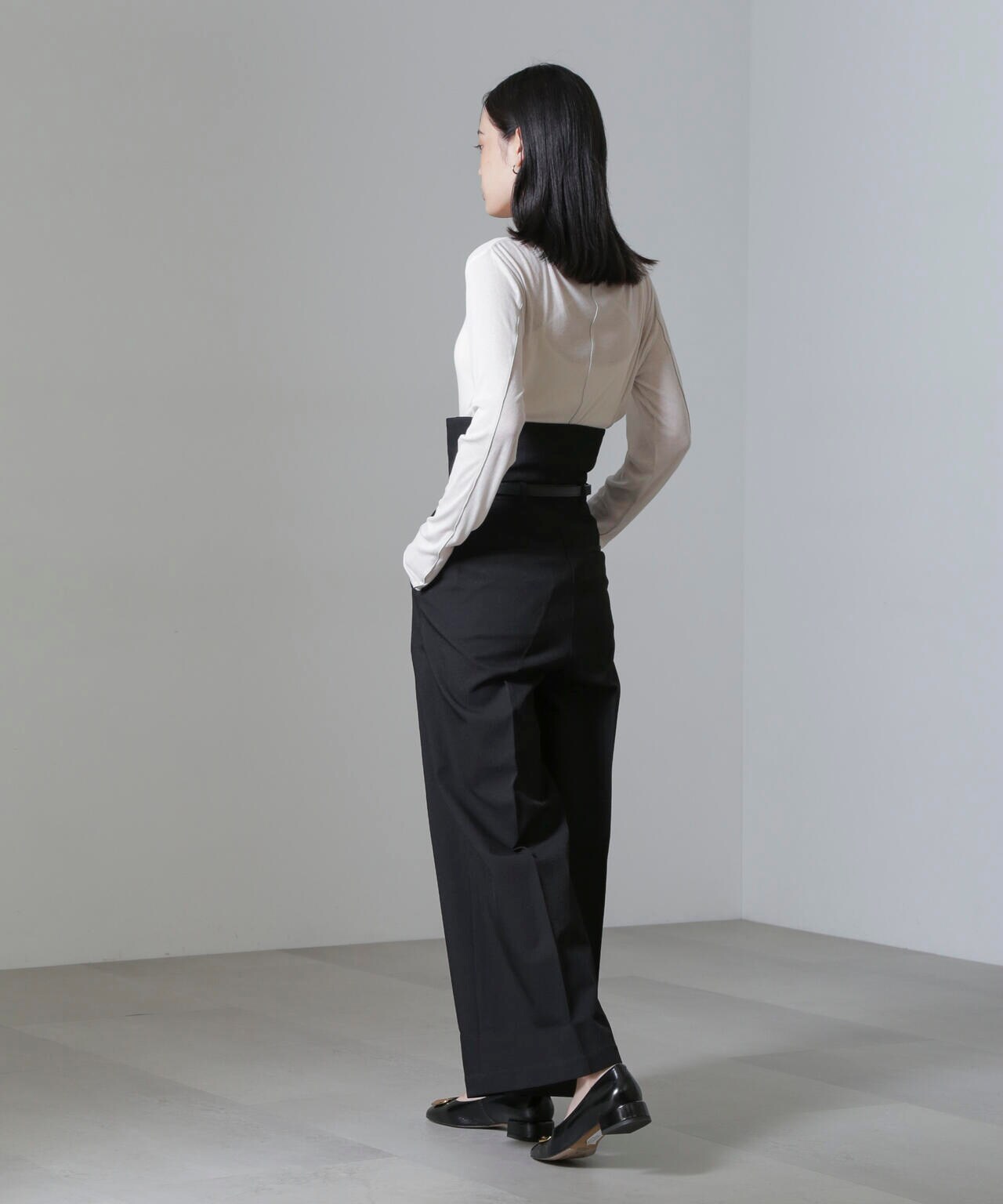 ハイウエストセンタープレスパンツ