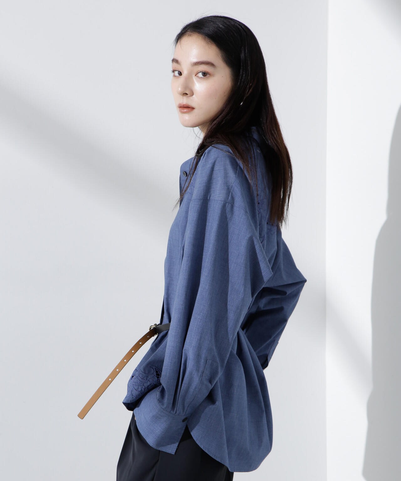 カットワークレースオーバーサイズシャツ