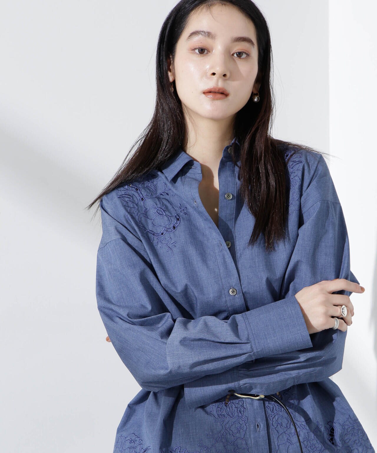 カットワークレースオーバーサイズシャツ