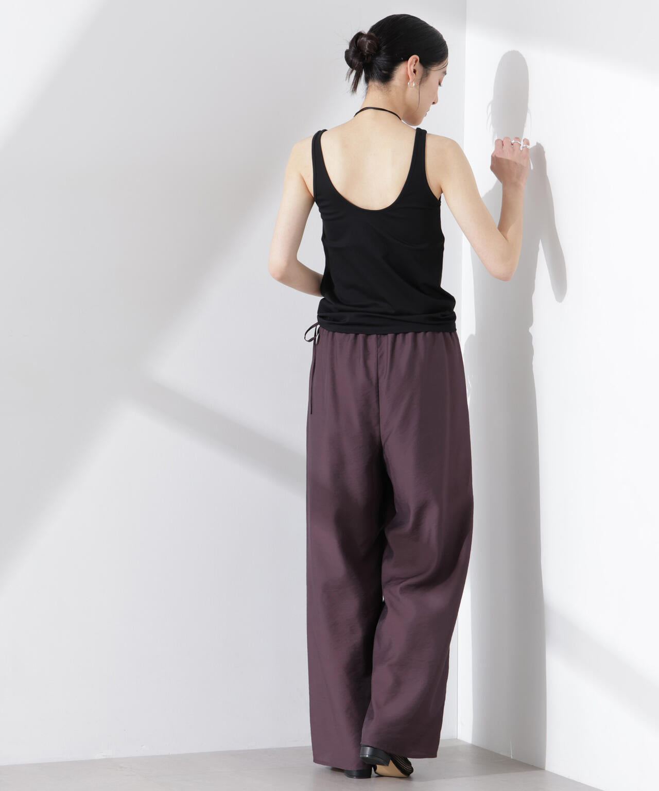 ストレッチポンチカップ付きバックオープンタンクトップ