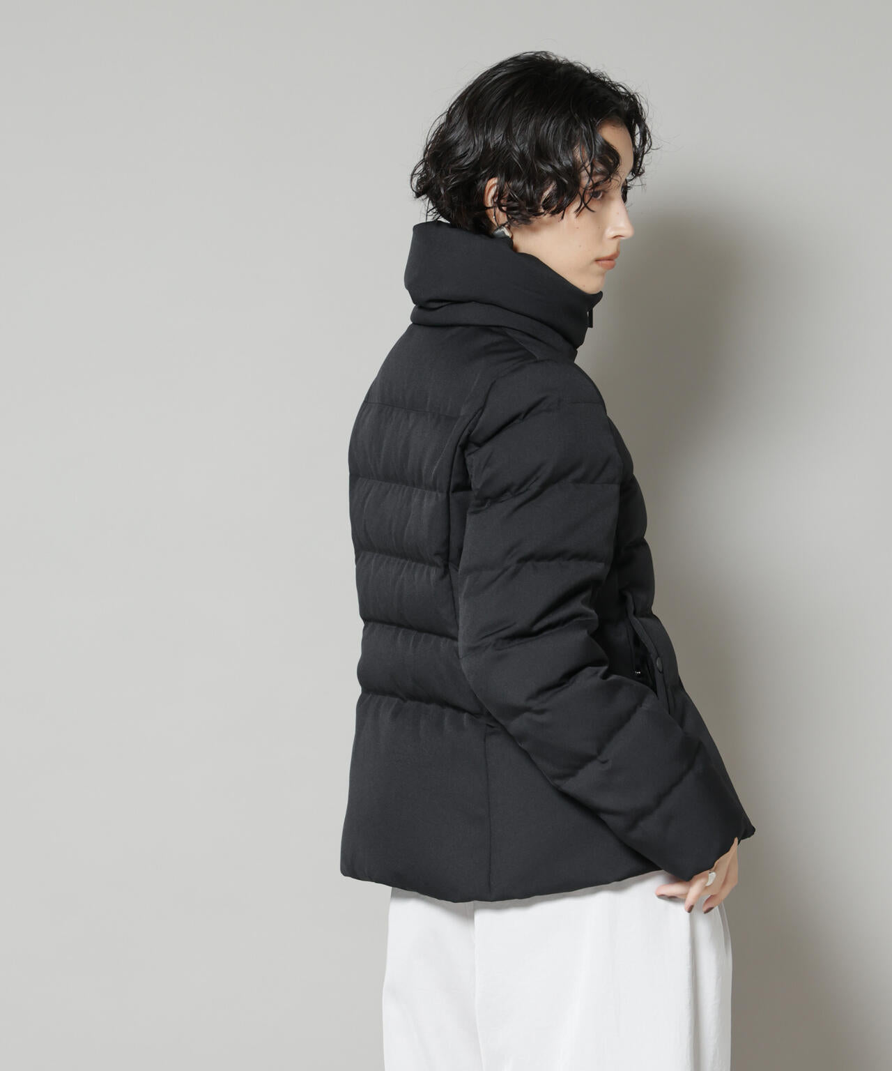 「西川ダウン(R)」サージショートダウン