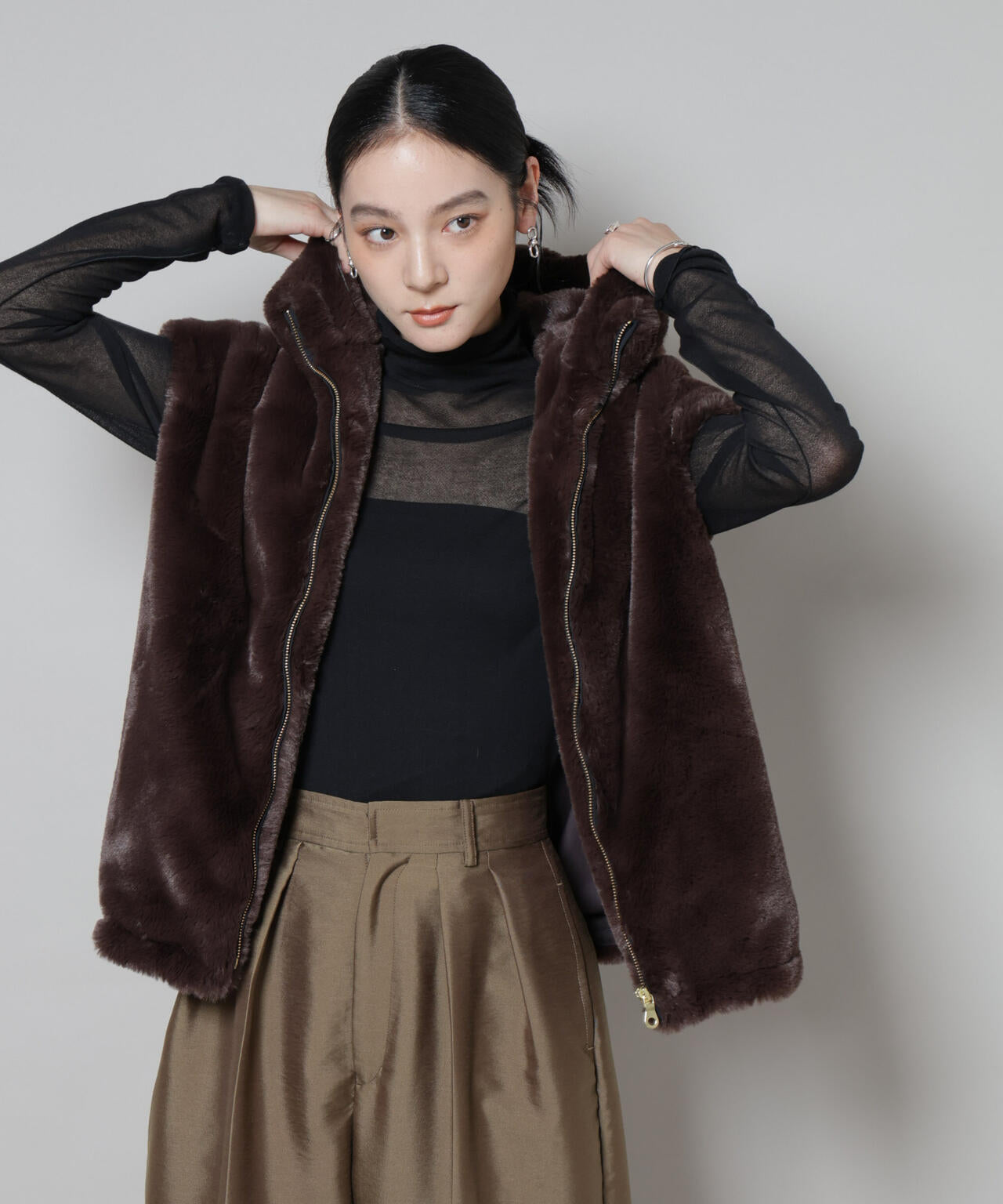 フェイクファーフードベスト