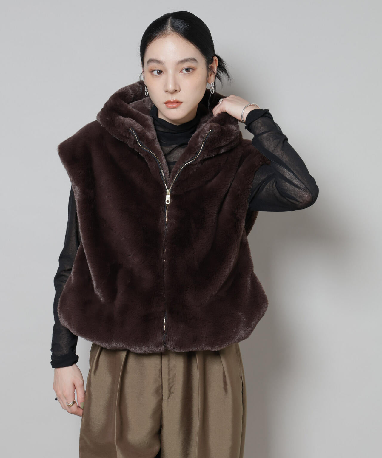 フェイクファーフードベスト