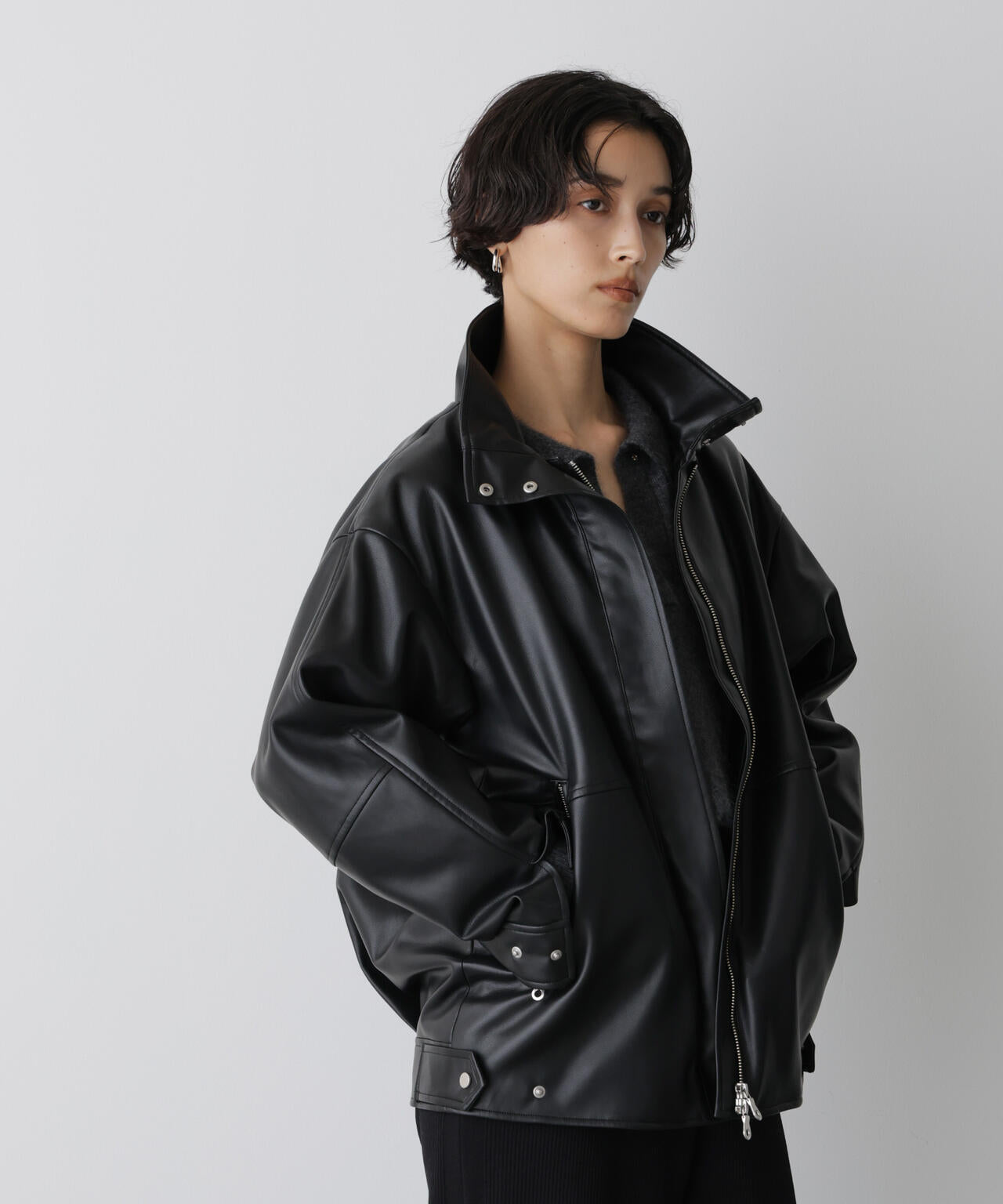 「STEVELOUR」スタンドフェイクレザージップブルゾン