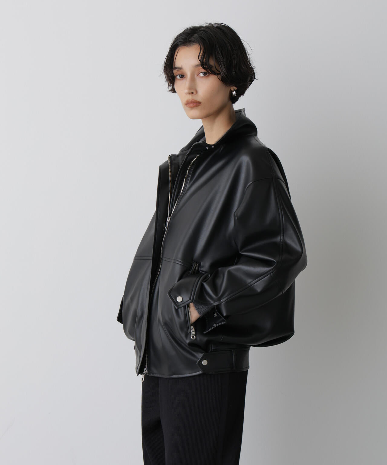 「STEVELOUR」スタンドフェイクレザージップブルゾン