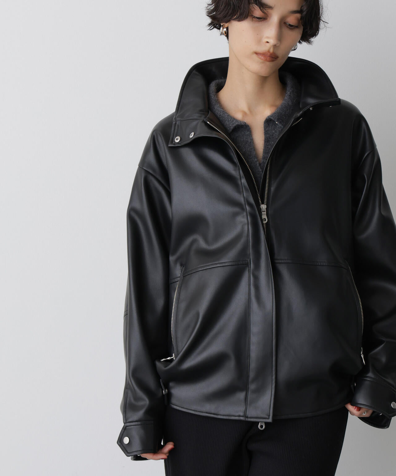 「STEVELOUR」スタンドフェイクレザージップブルゾン