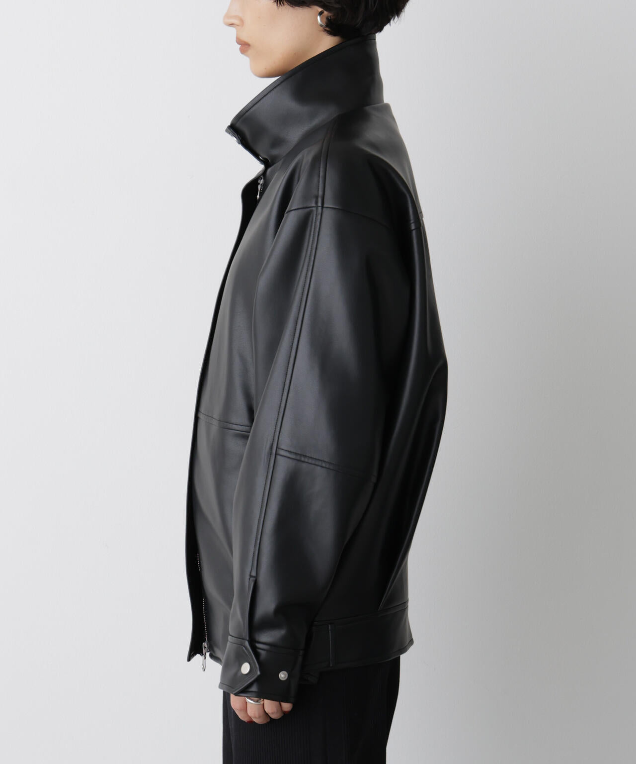 「STEVELOUR」スタンドフェイクレザージップブルゾン