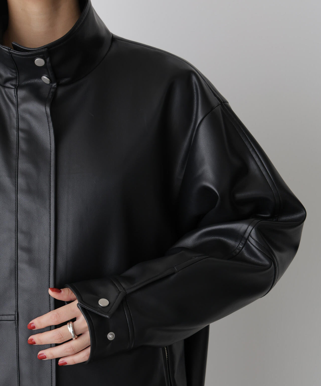 「STEVELOUR」スタンドフェイクレザージップブルゾン