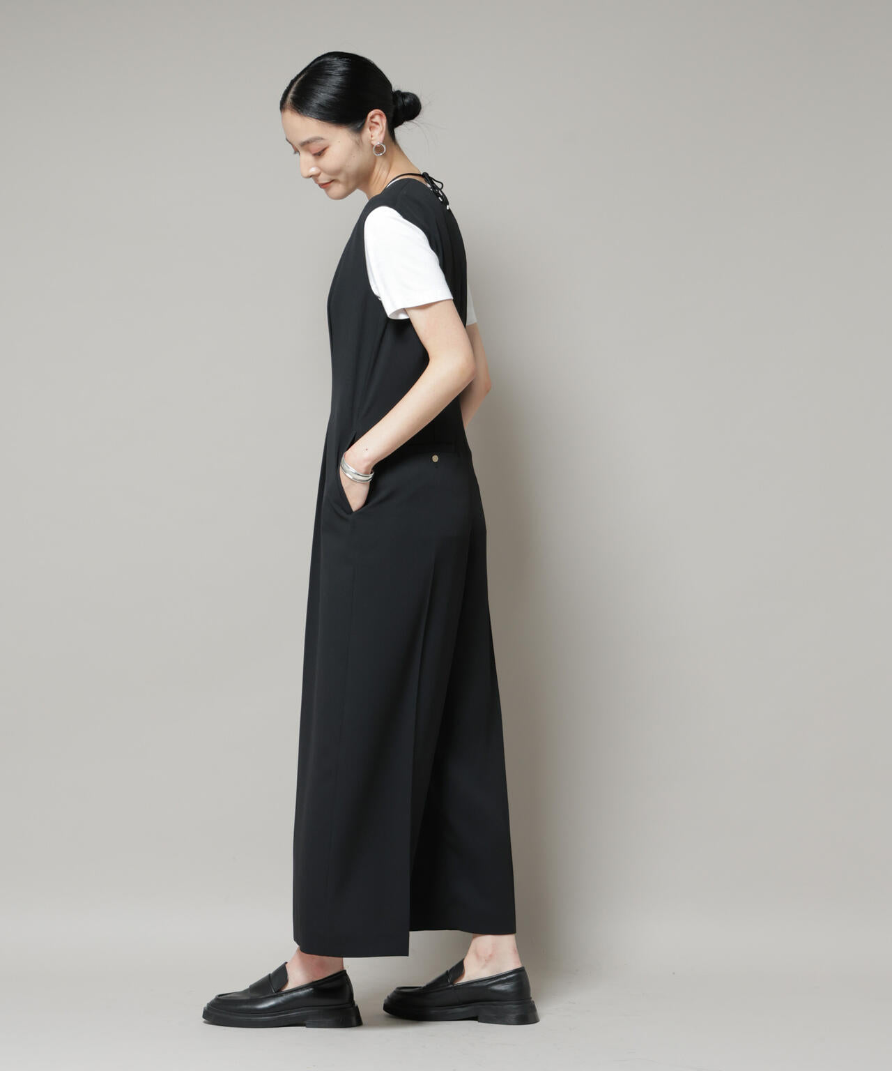 Vネックオールインワン