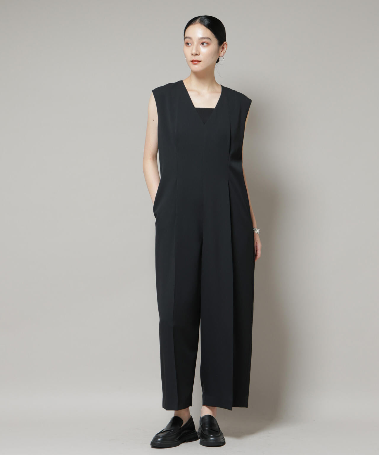 Vネックオールインワン