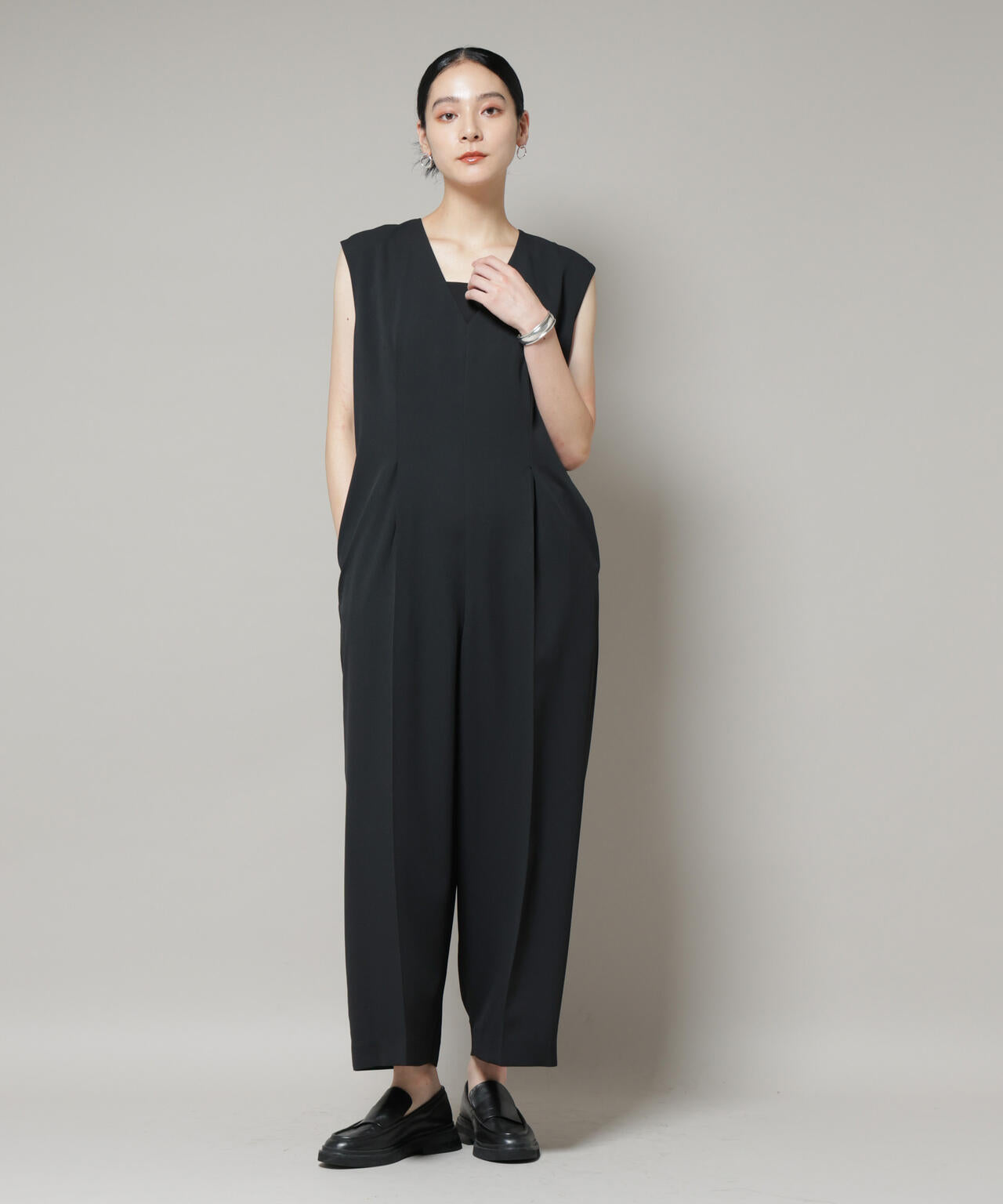 Vネックオールインワン