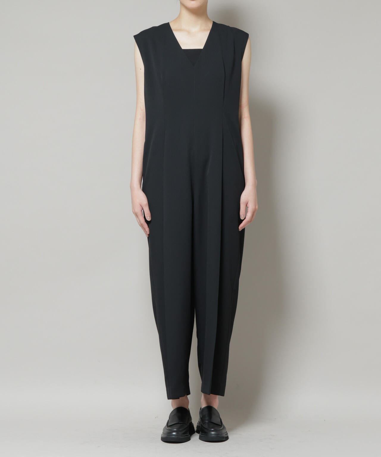 Vネックオールインワン