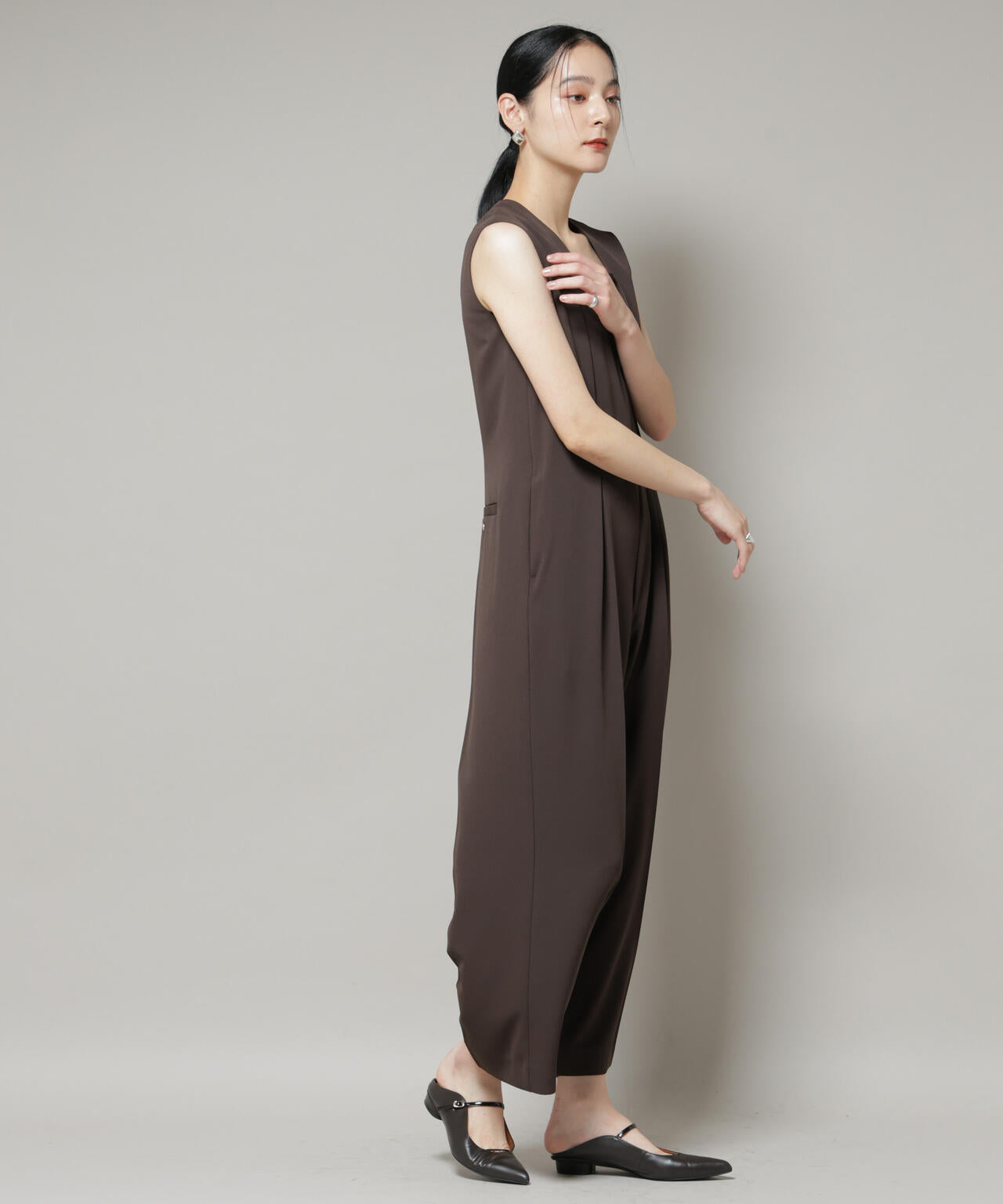 Vネックオールインワン