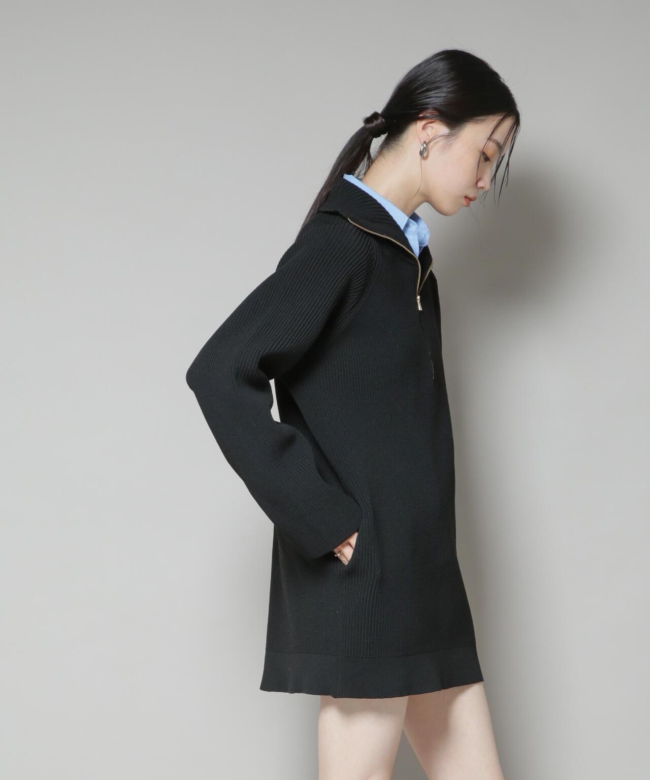片畦ニットハーフジップミニワンピース