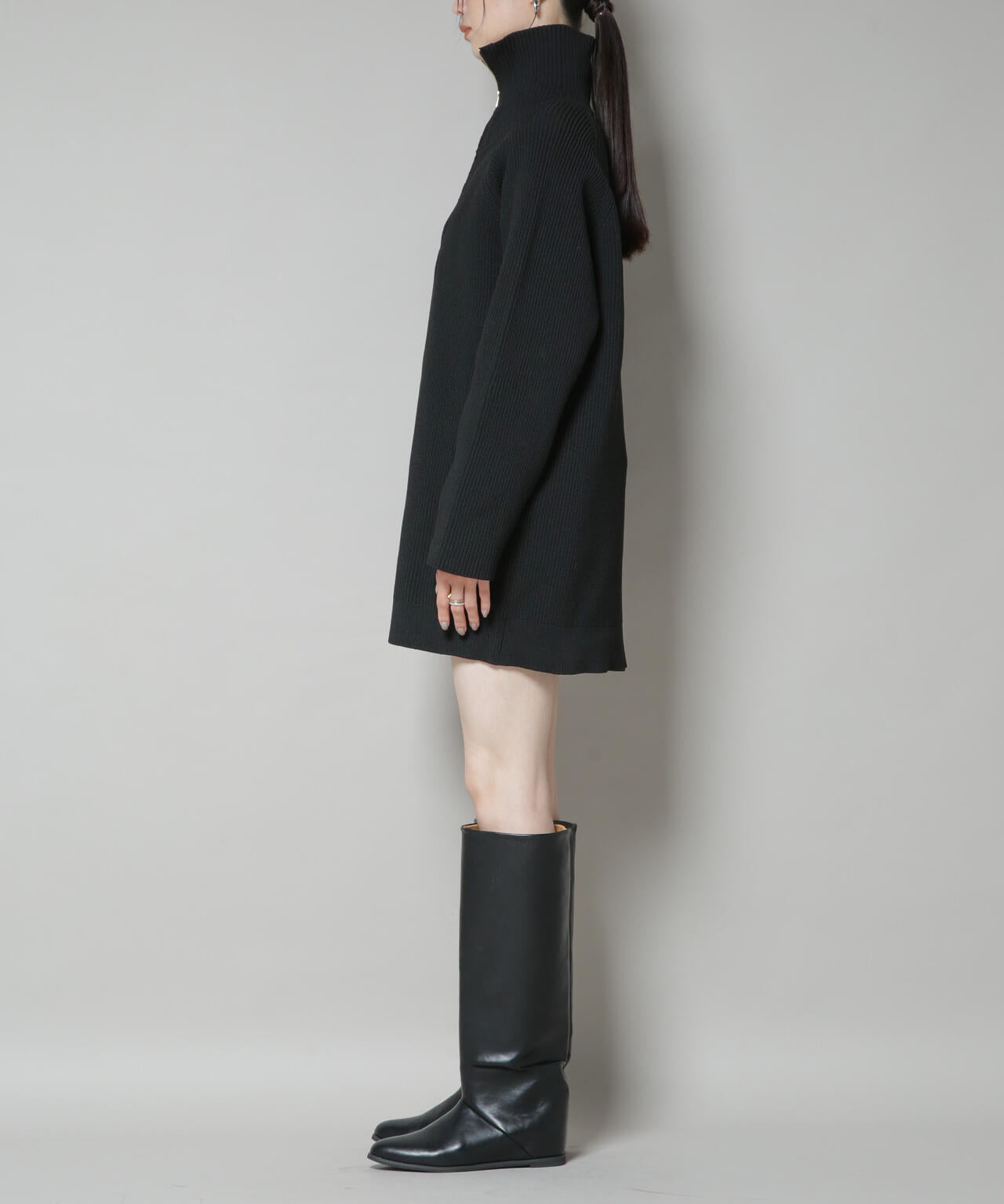 片畦ニットハーフジップミニワンピース