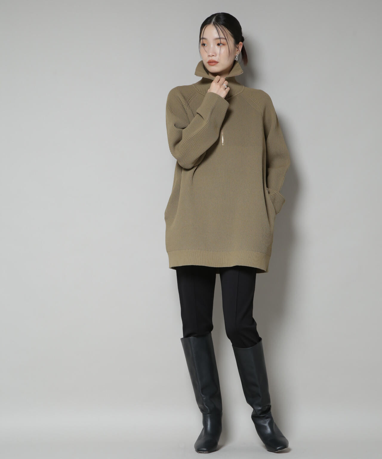 片畦ニットハーフジップミニワンピース