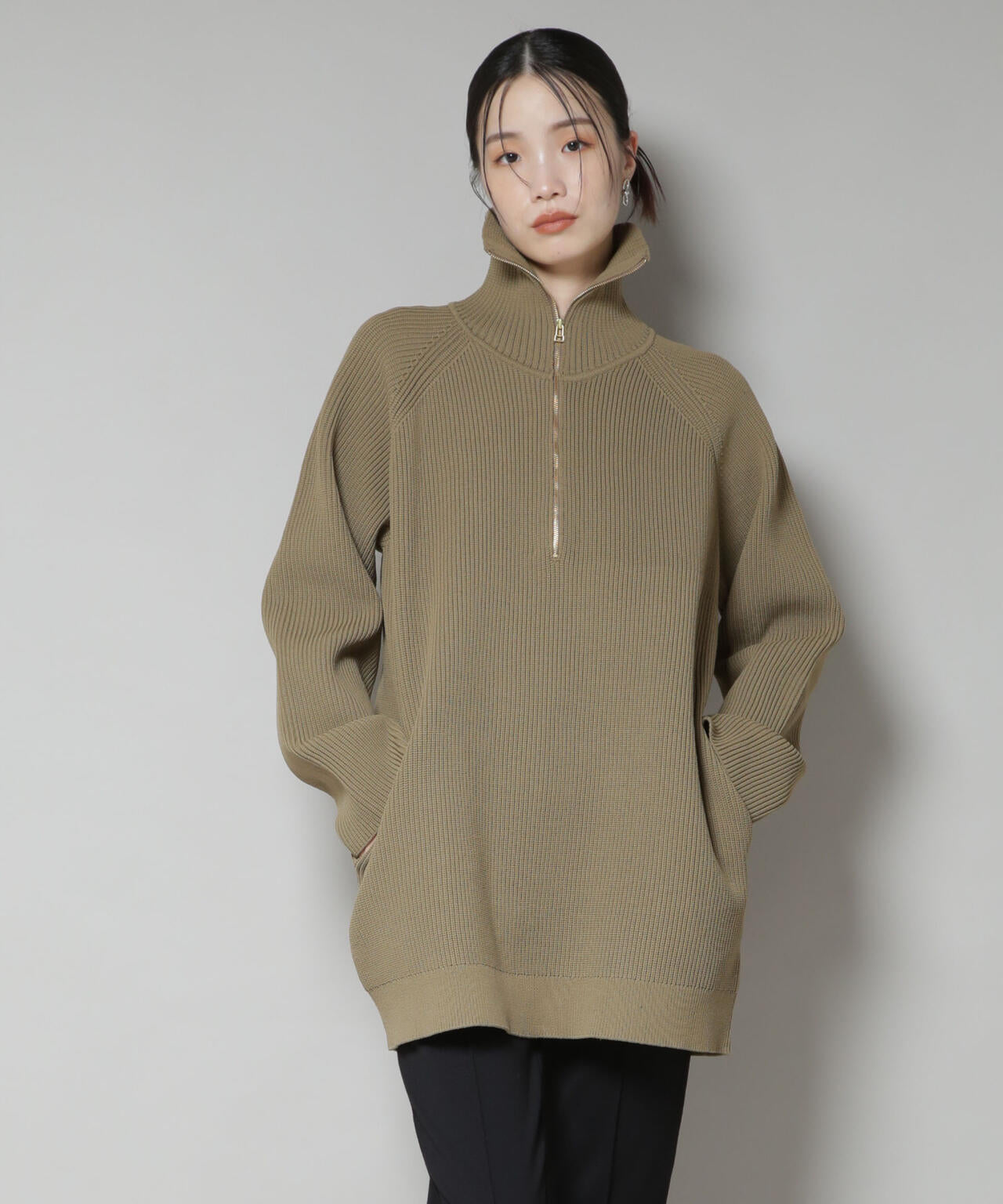 片畦ニットハーフジップミニワンピース