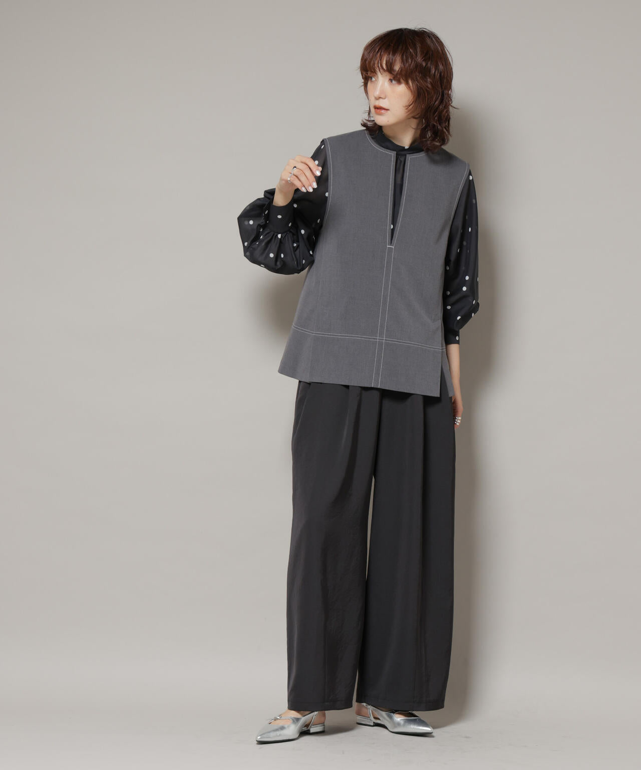 ランダムドットボータイ付きブラウス