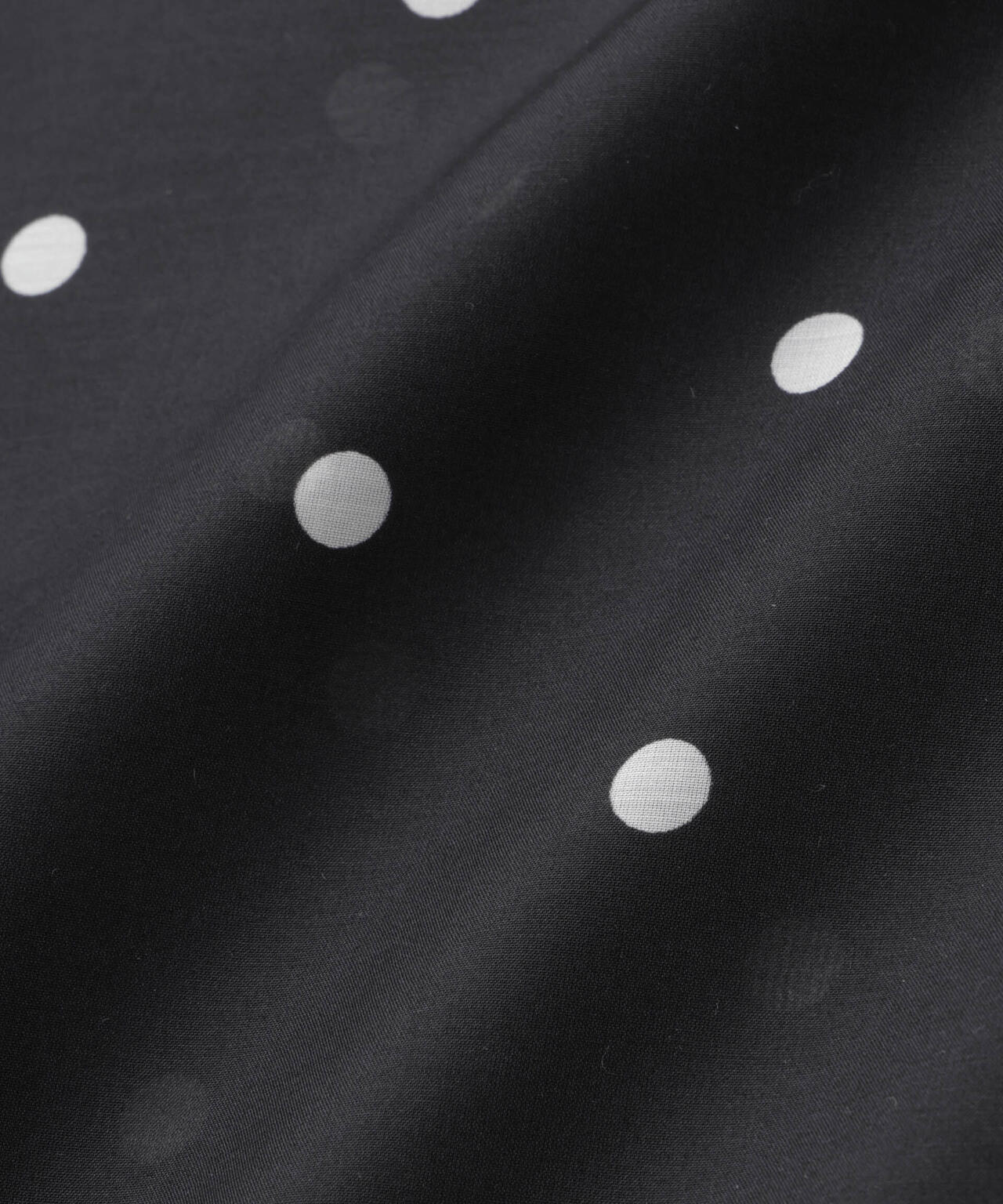 ランダムドットボータイ付きブラウス