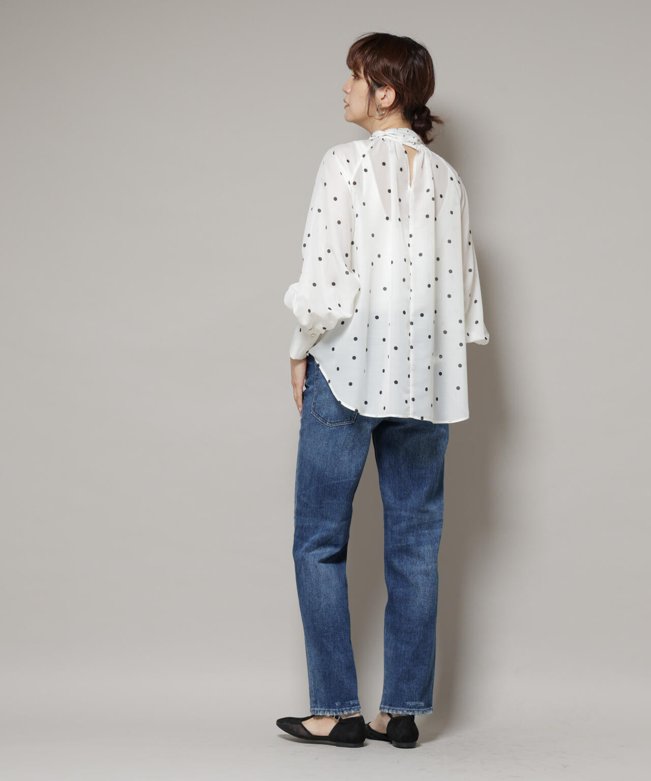 ランダムドットボータイ付きブラウス