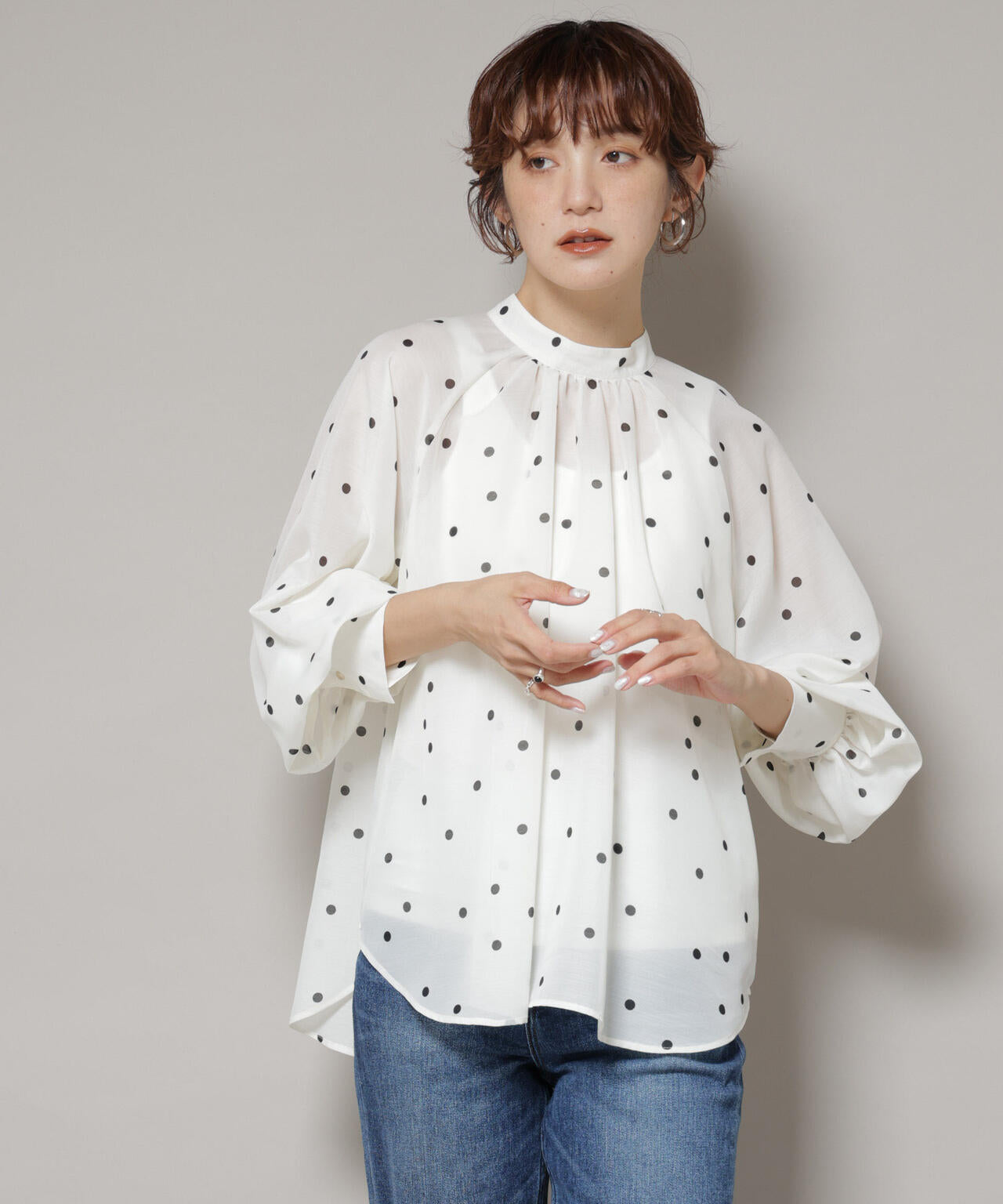 ランダムドットボータイ付きブラウス
