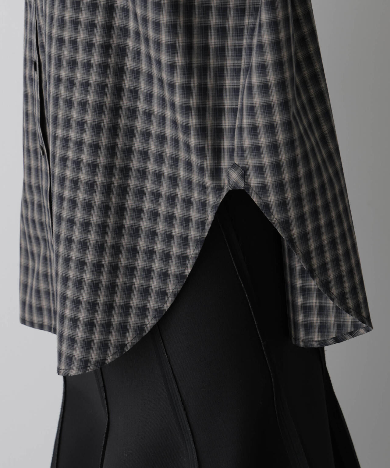 「STEVELOUR」モダンプレッピーシャツ