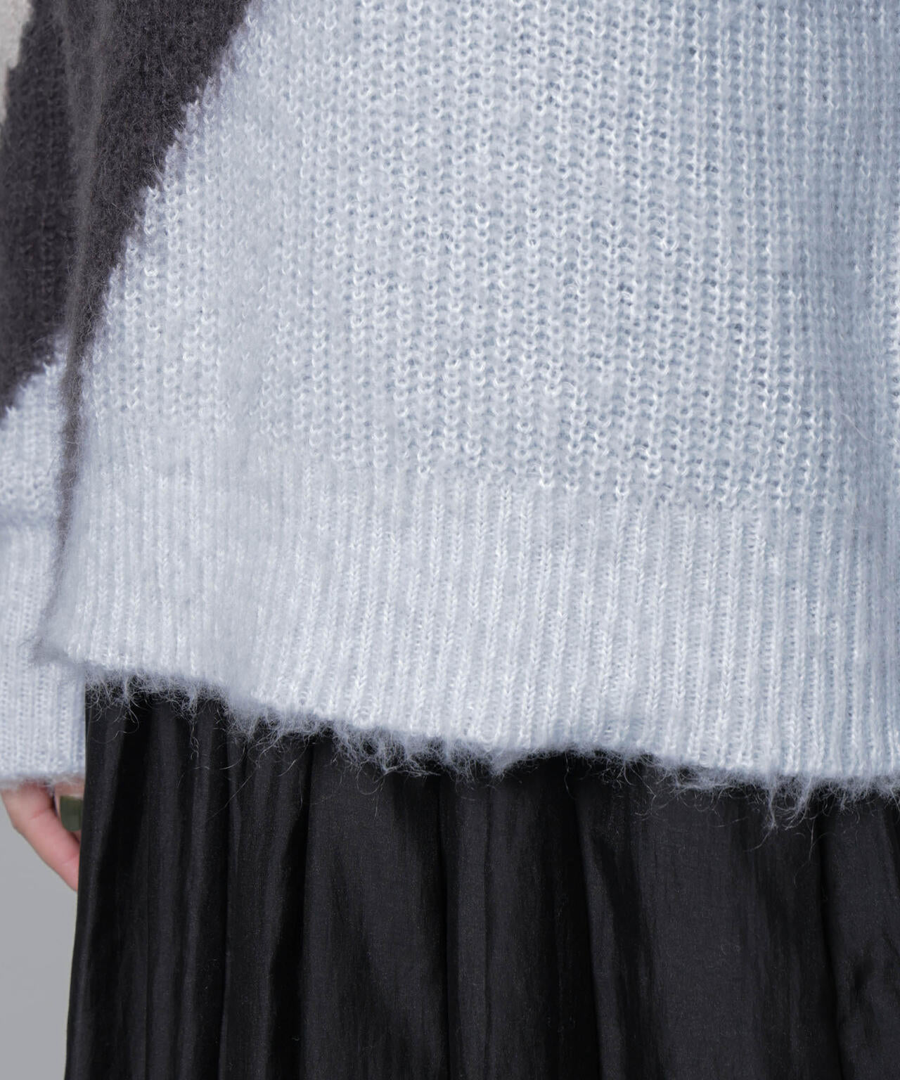 モヘヤ起毛カーブパターンブロッキングニット