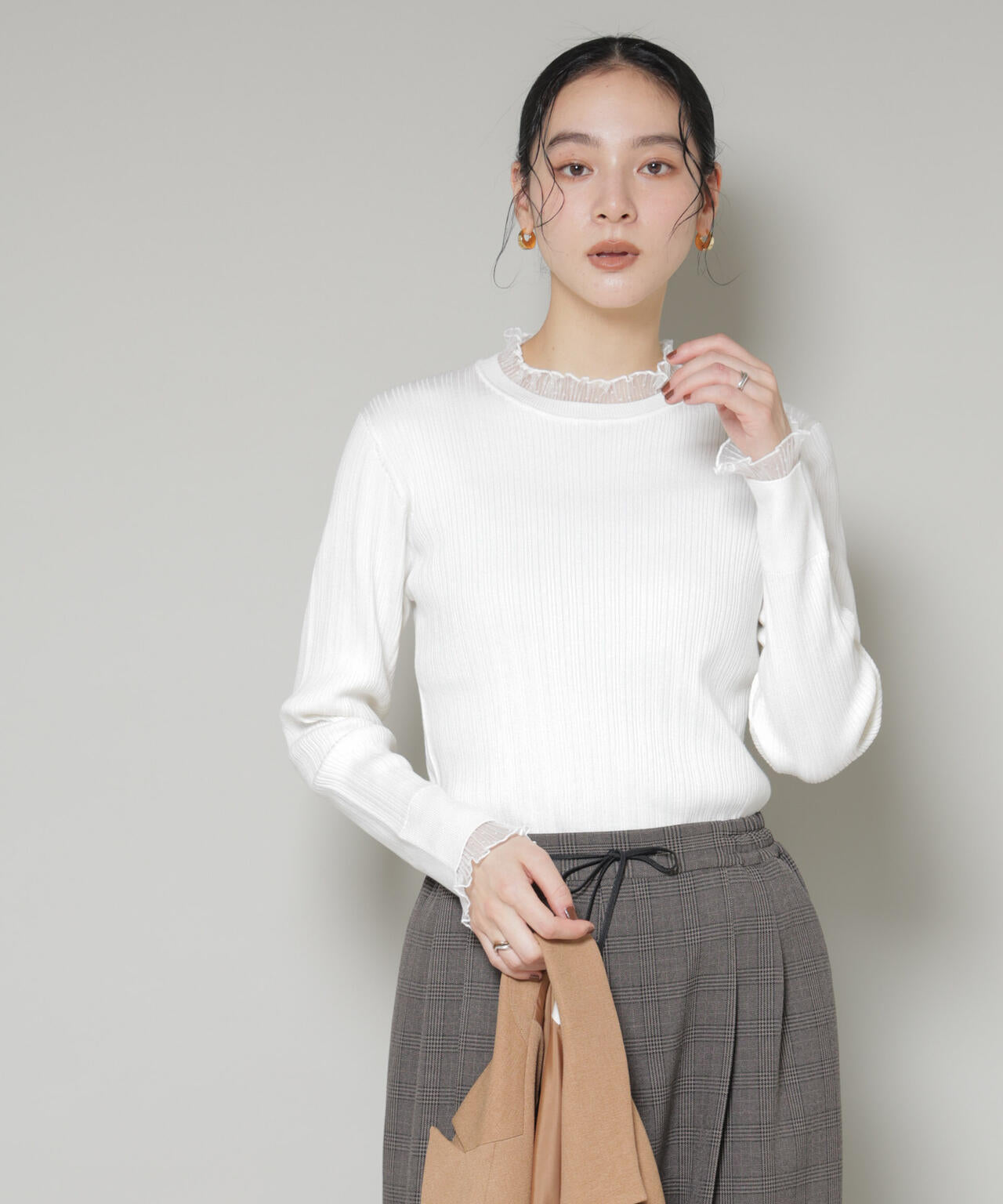 ホホバオイル加工チュールフリル付きランダムリブニット