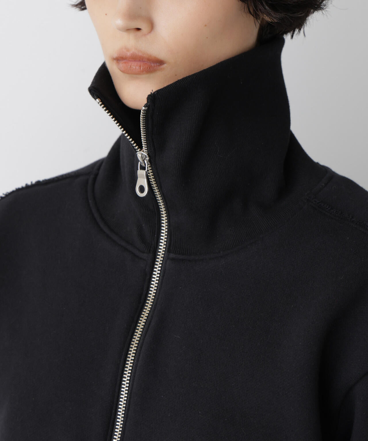 「STEVELOUR」コンパクトダブルジップスウェット