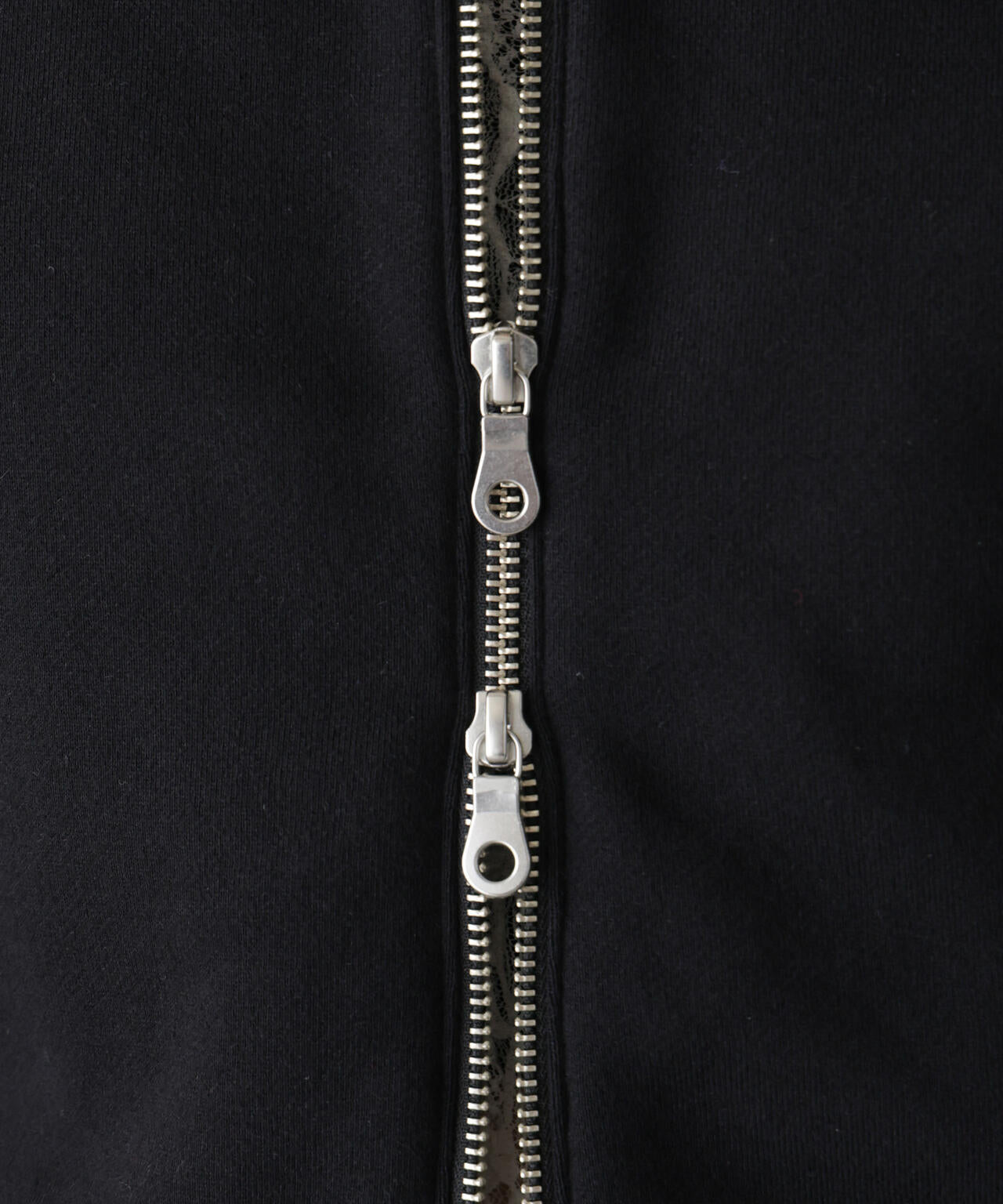 「STEVELOUR」コンパクトダブルジップスウェット