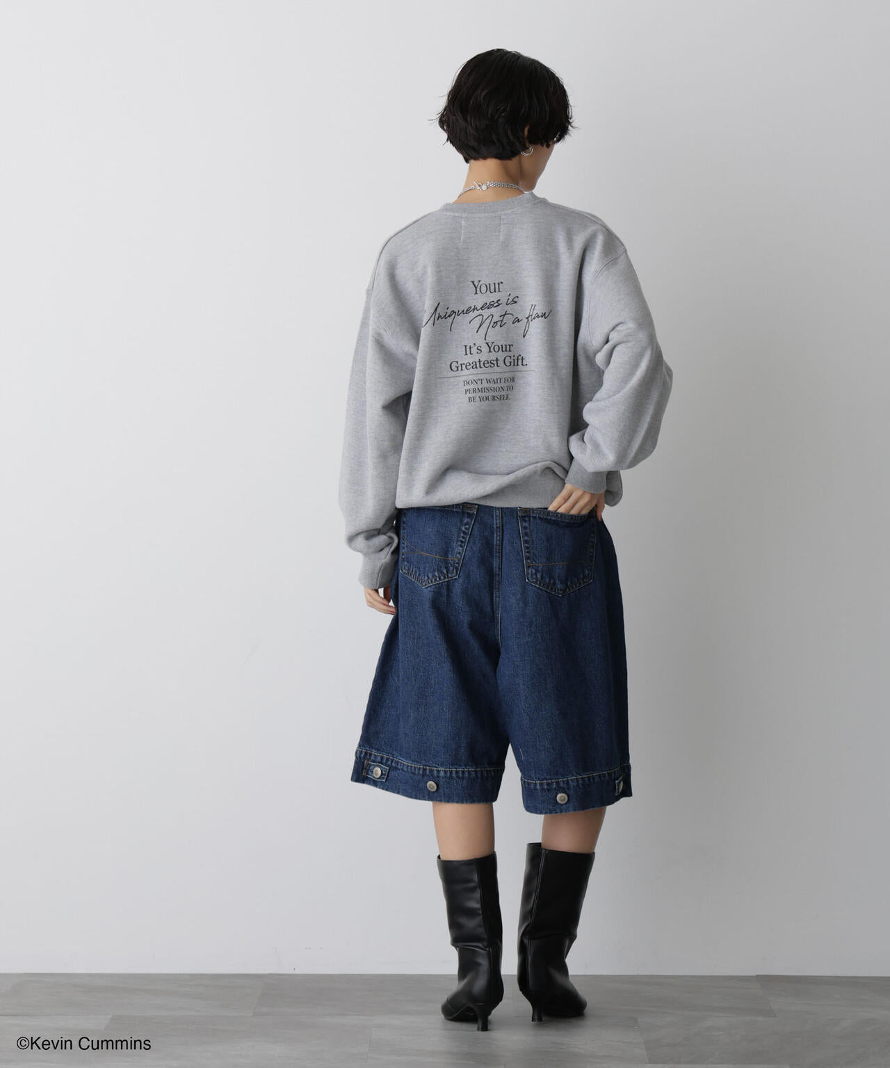 「STEVELOUR」Kevin Cummins×STEVELOURトレーナー
