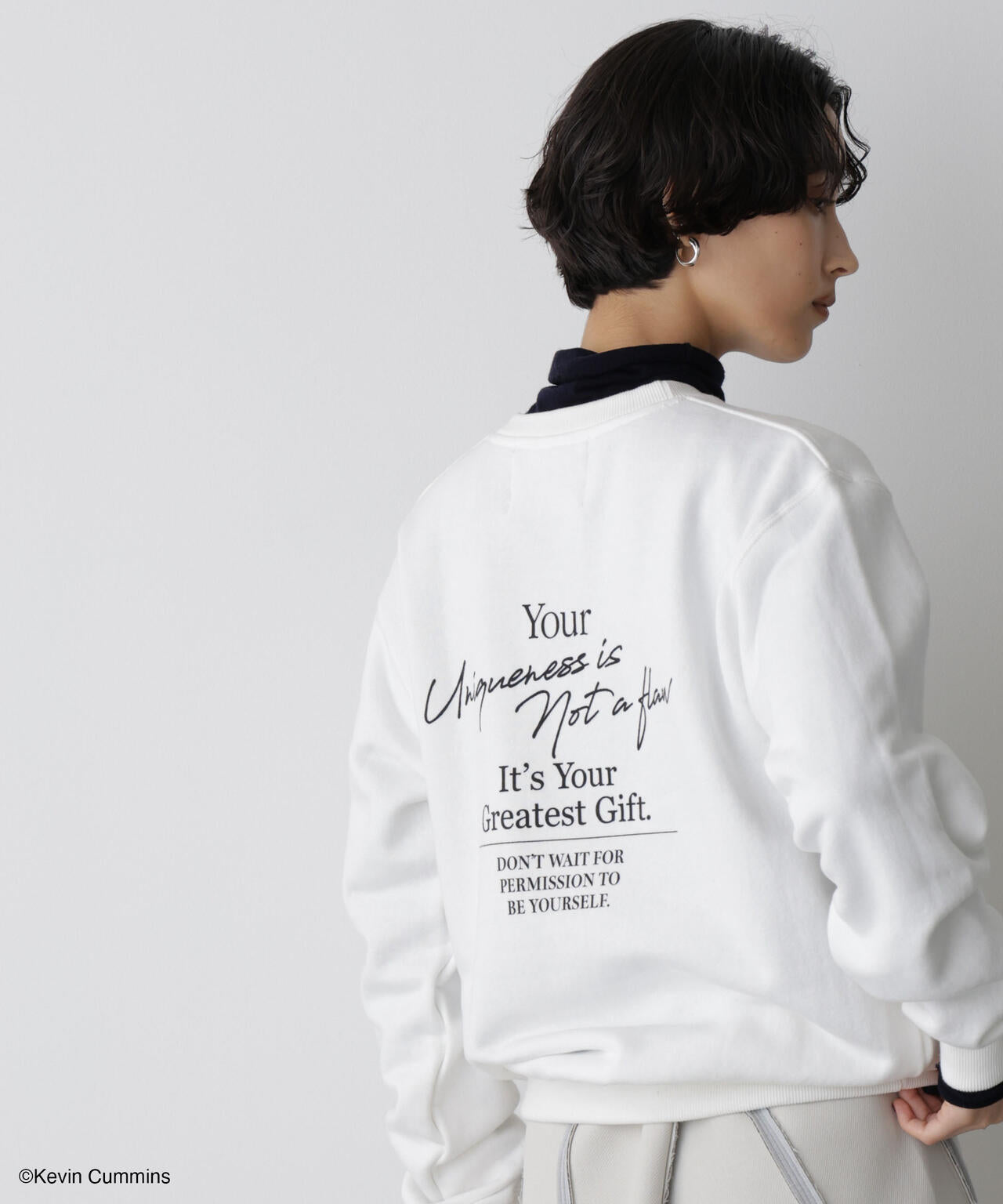 「STEVELOUR」Kevin Cummins×STEVELOURトレーナー