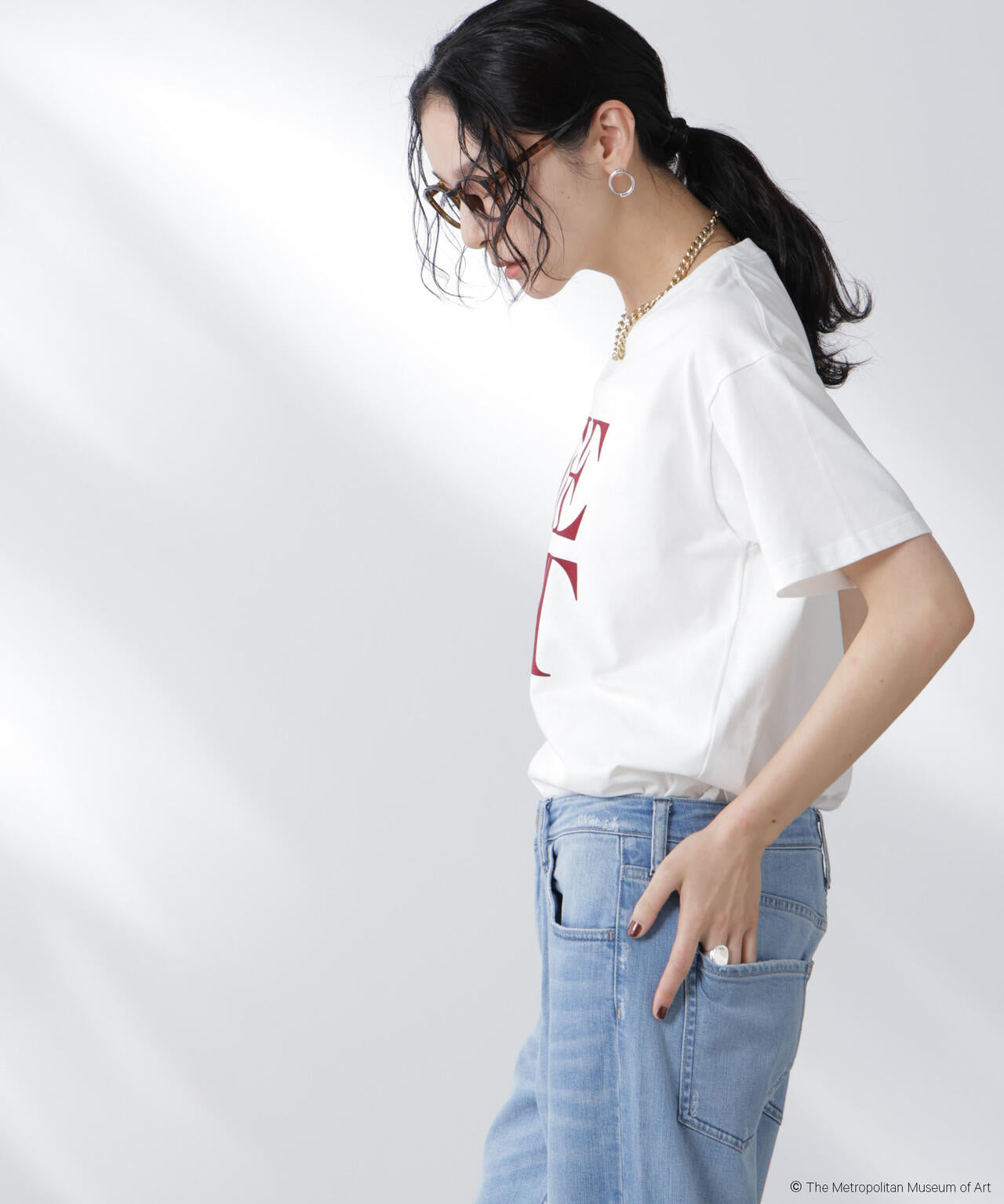 The Met 別注ロゴプリントTシャツ