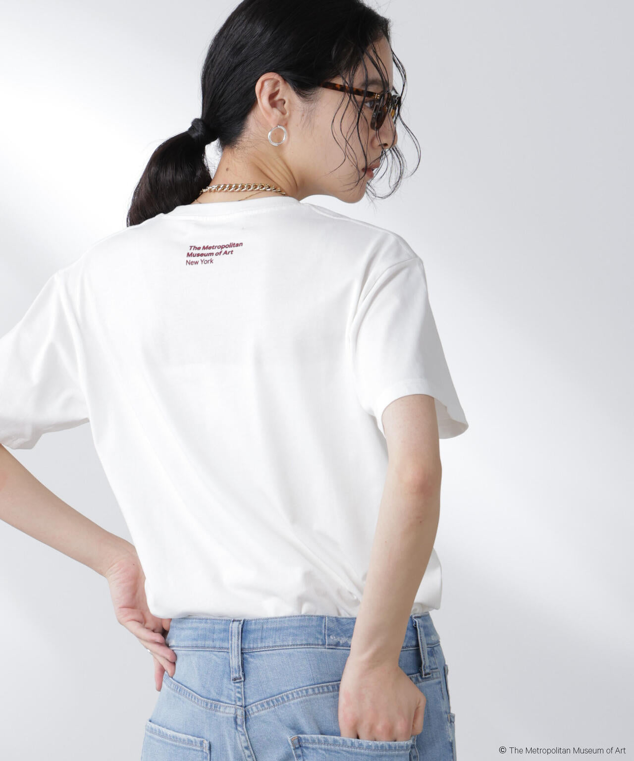 The Met 別注ロゴプリントTシャツ
