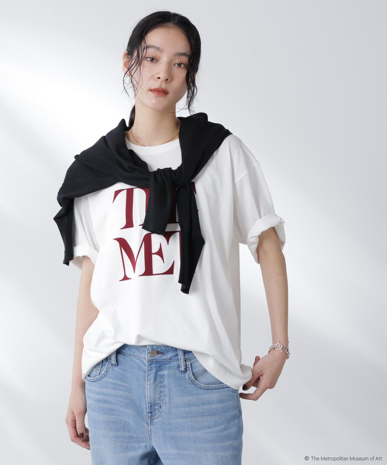 The Met 別注ロゴプリントTシャツ