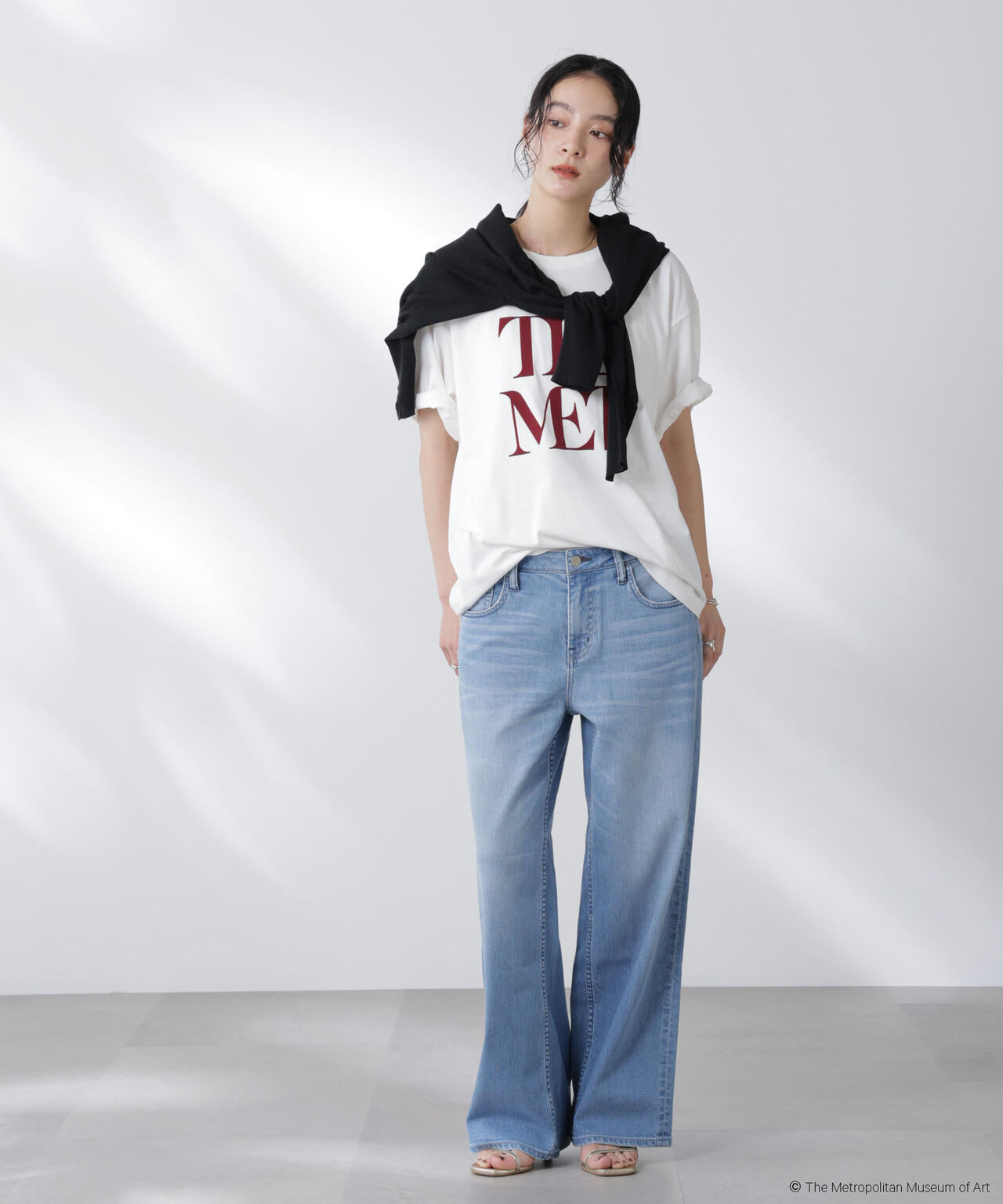 The Met 別注ロゴプリントTシャツ