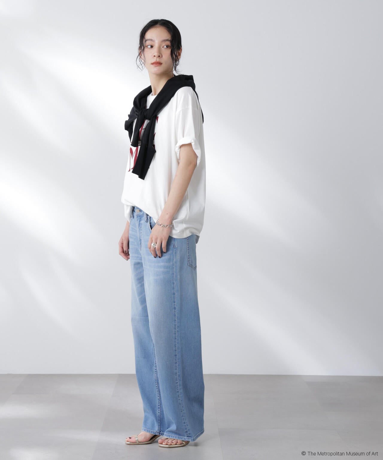 The Met 別注ロゴプリントTシャツ