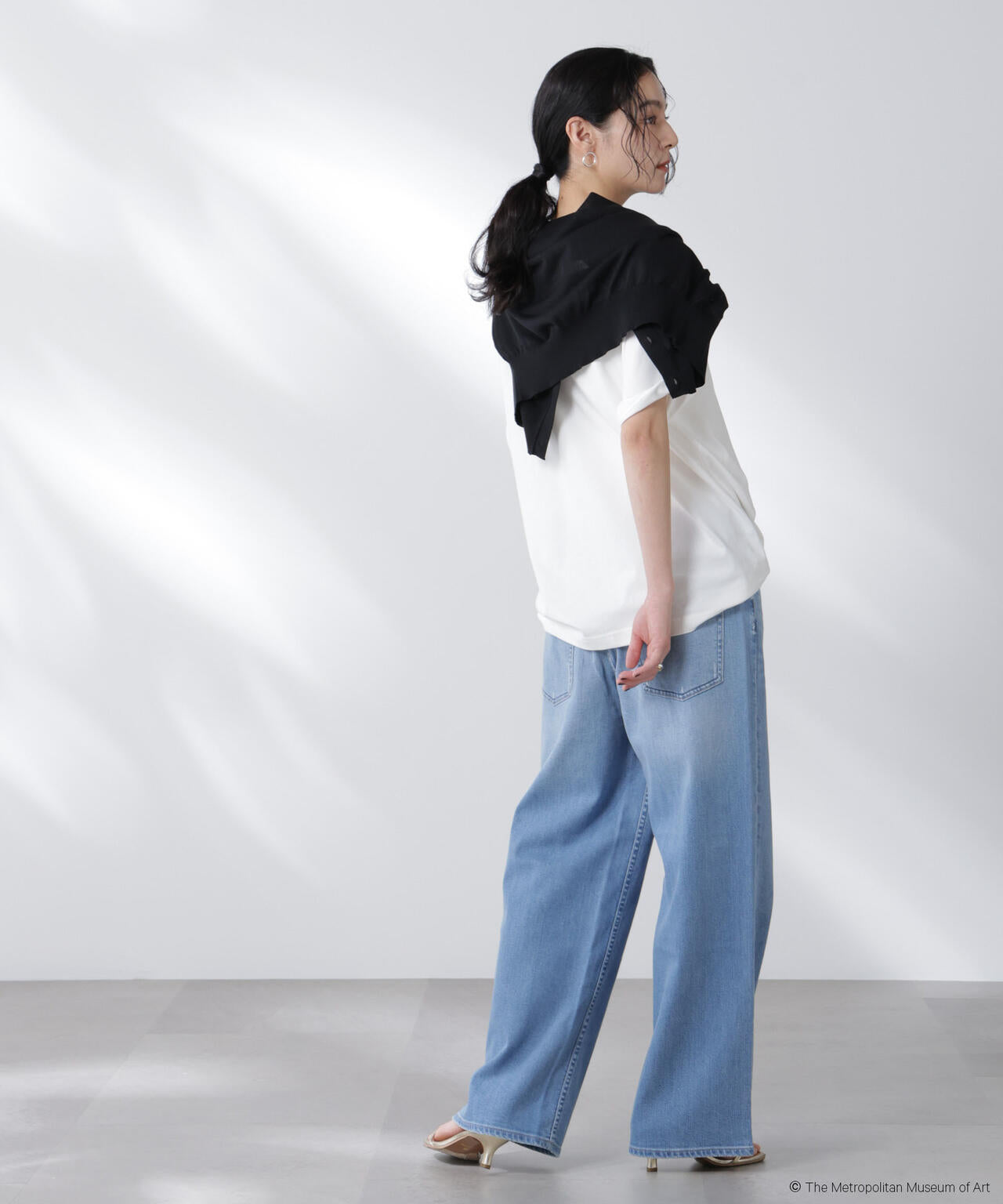 The Met 別注ロゴプリントTシャツ