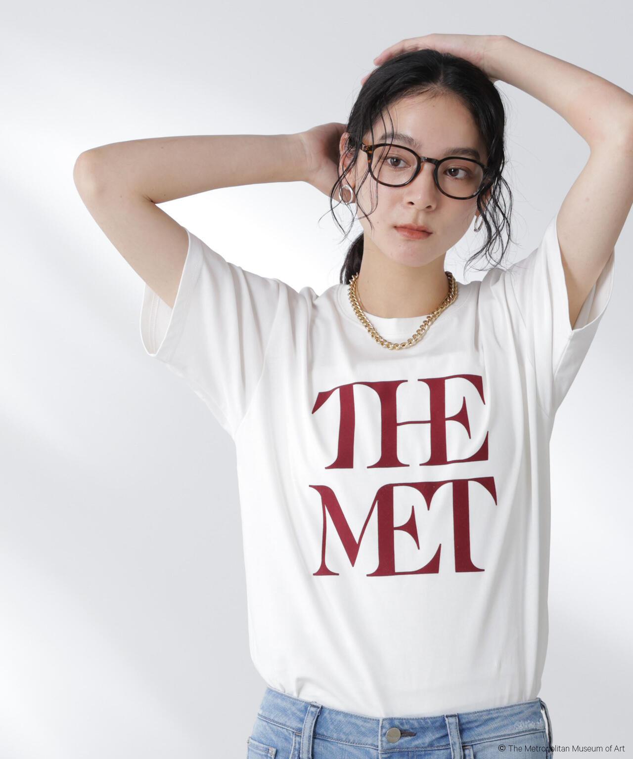 The Met 別注ロゴプリントTシャツ