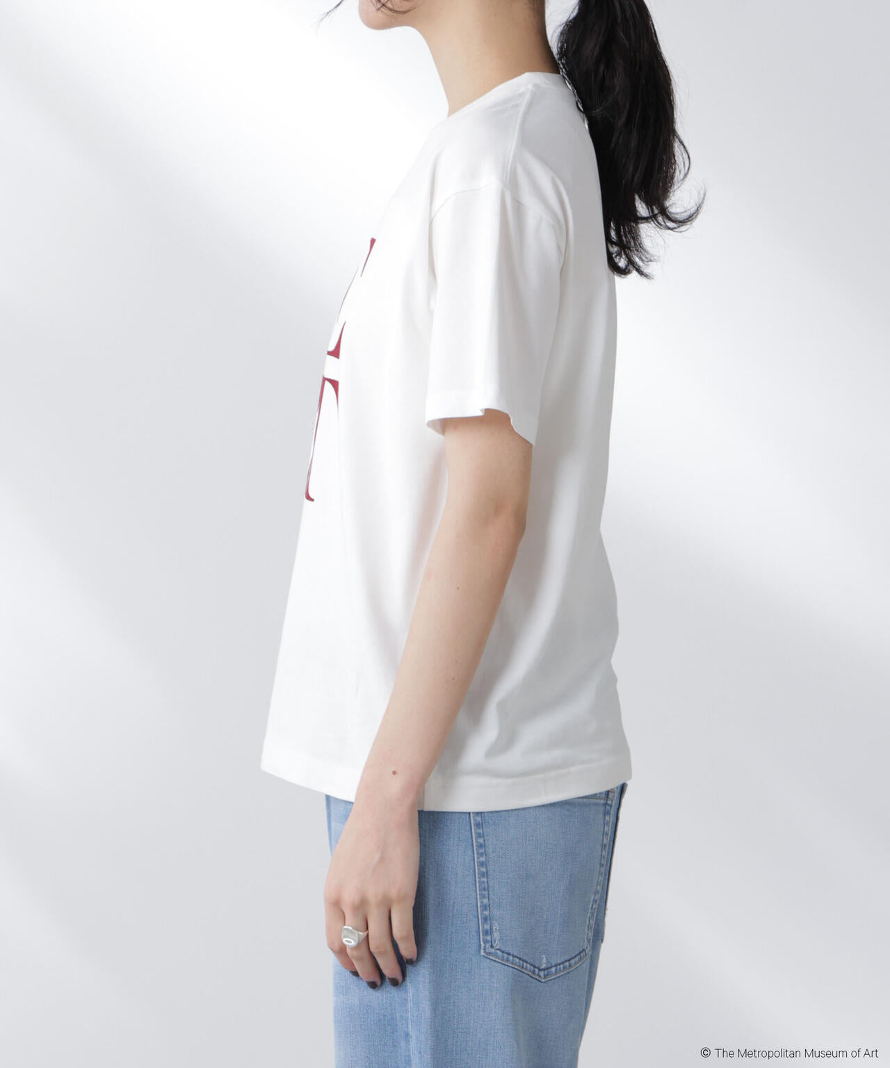 The Met 別注ロゴプリントTシャツ