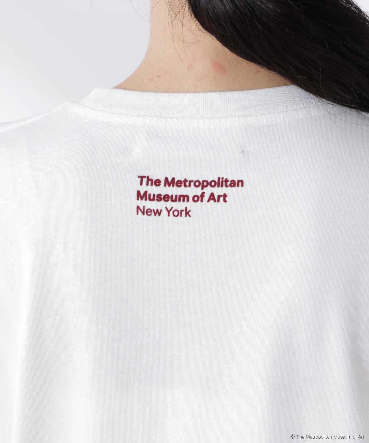 The Met 別注ロゴプリントTシャツ
